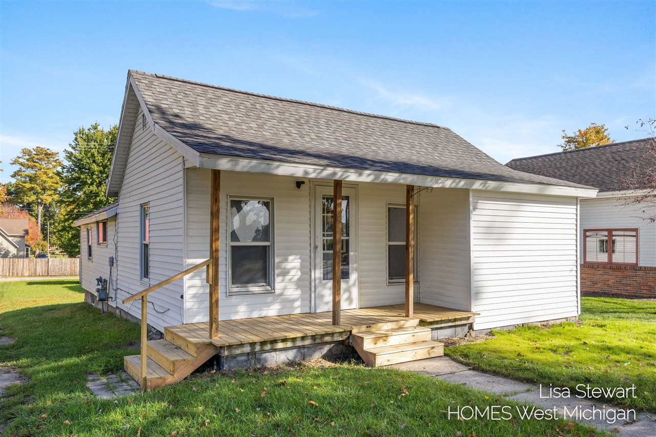 302 W Superior Street — photo