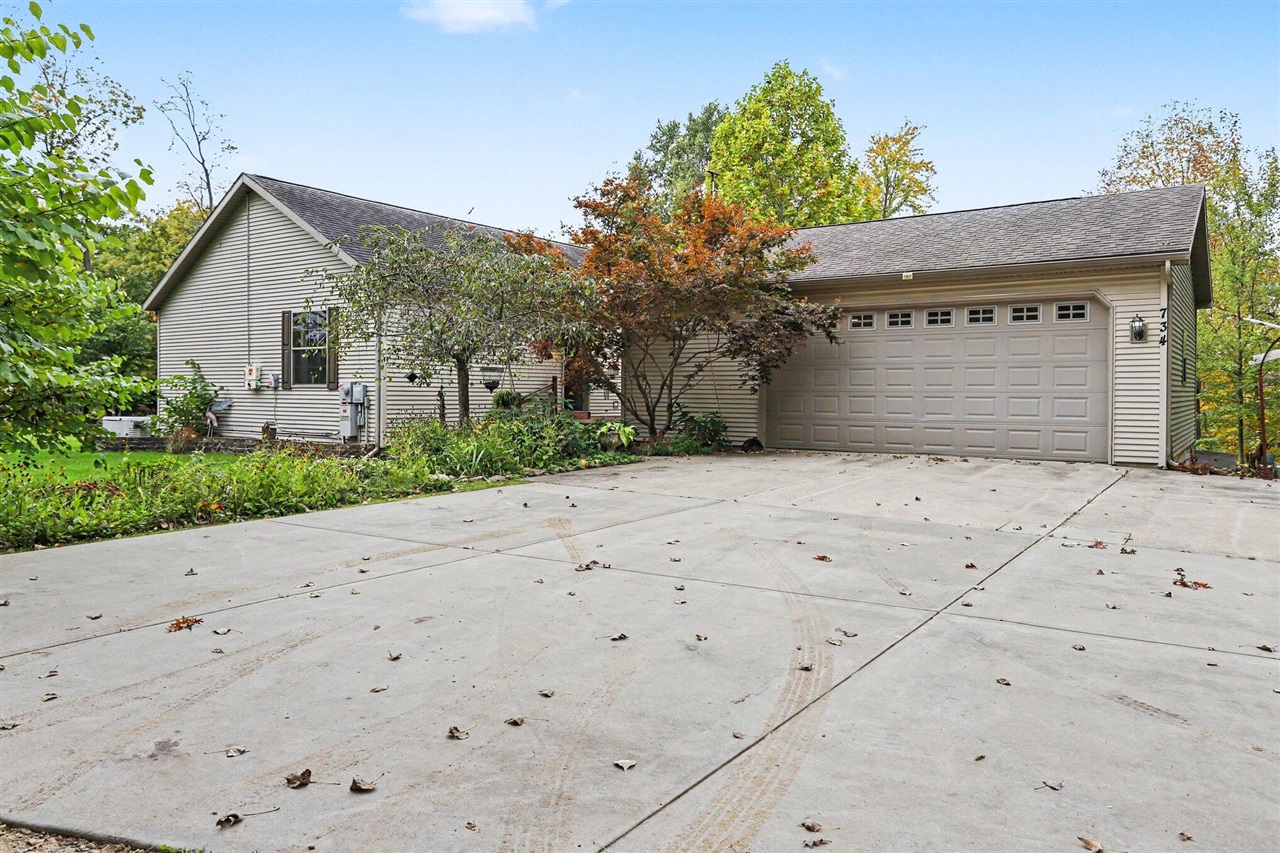734 Catfish Drive — photo