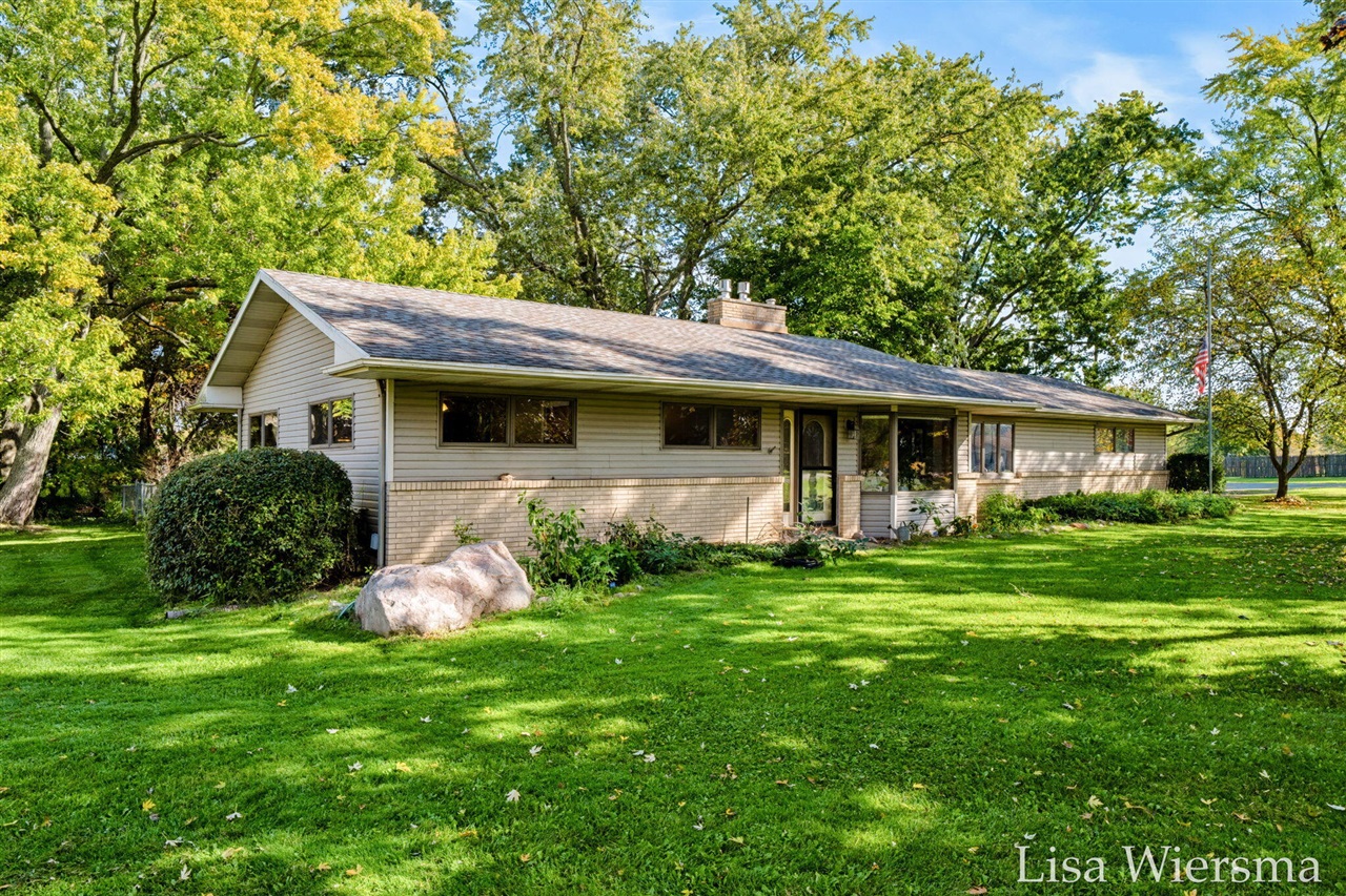 1423 Leonard Street — photo