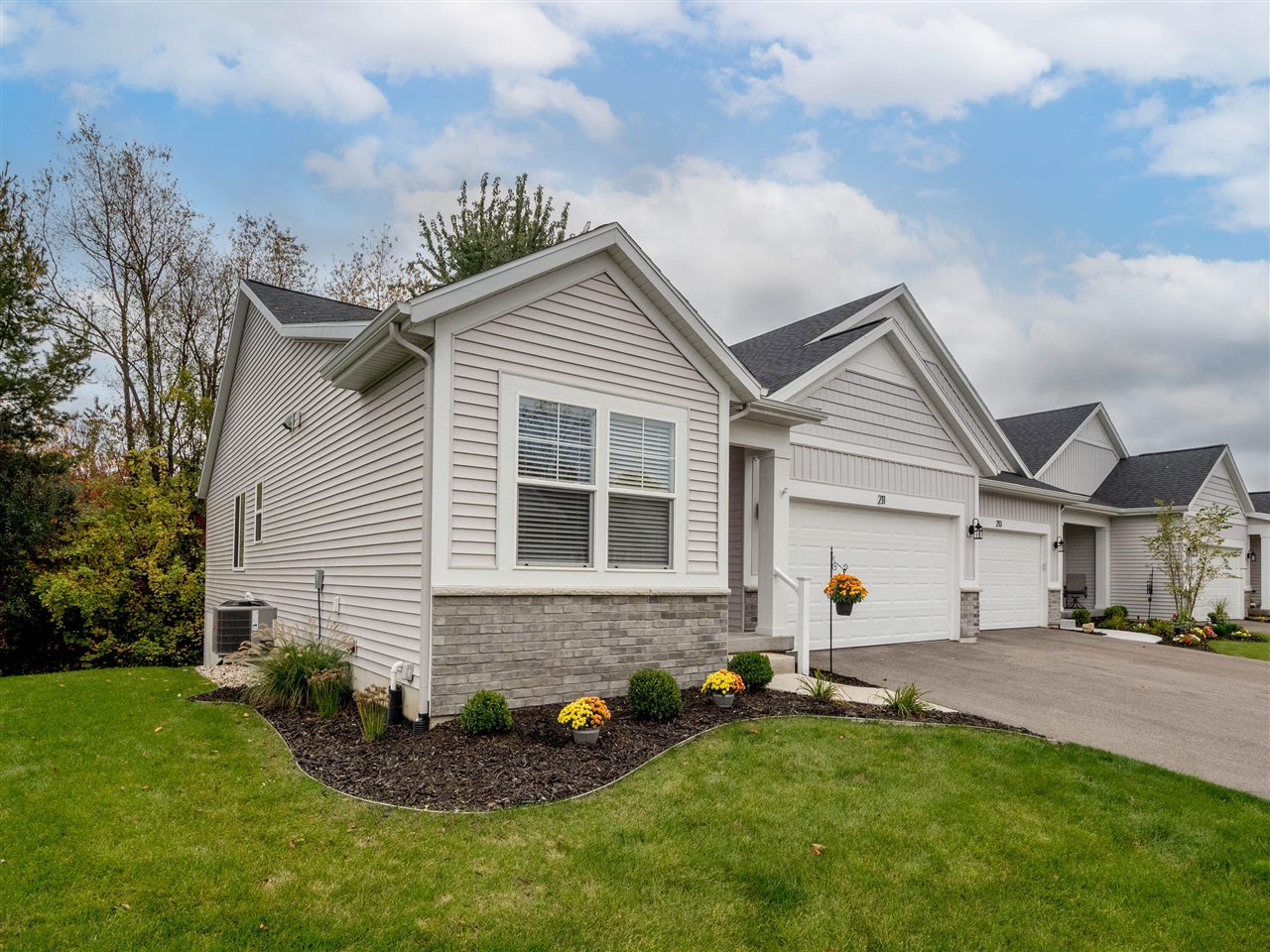 211 Hickory Valley Drive — photo