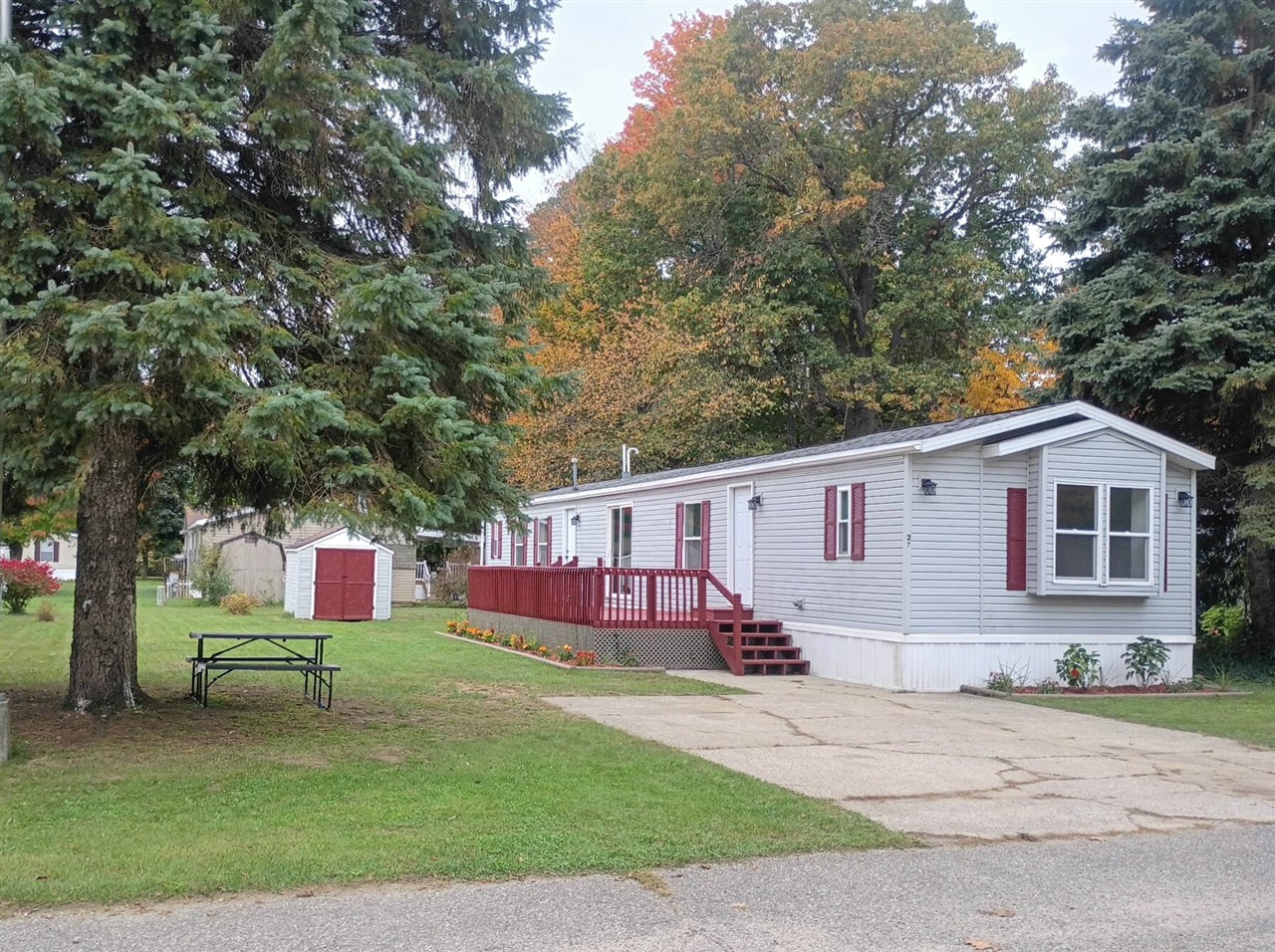 27 Locust Court — photo