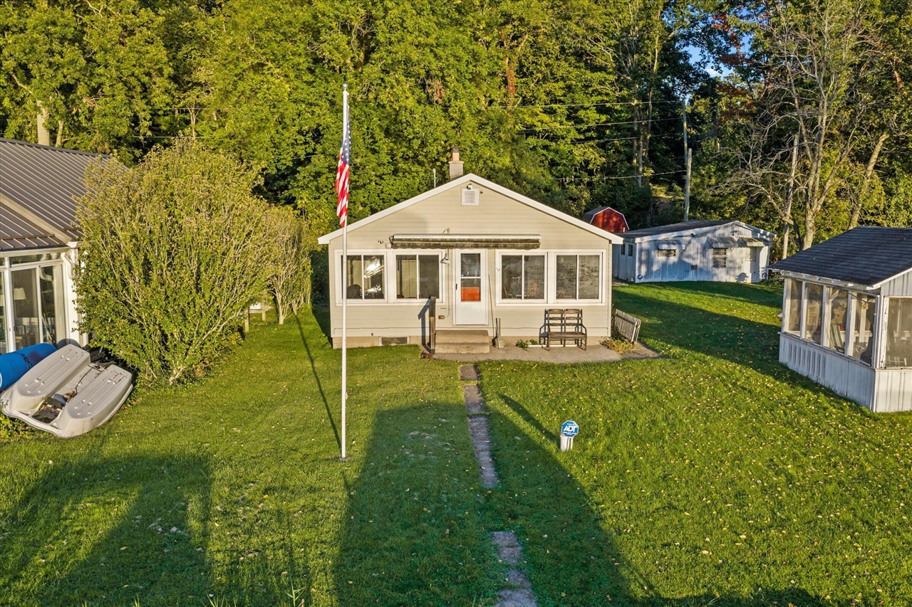 58501 Little Smith Lake Drive — photo