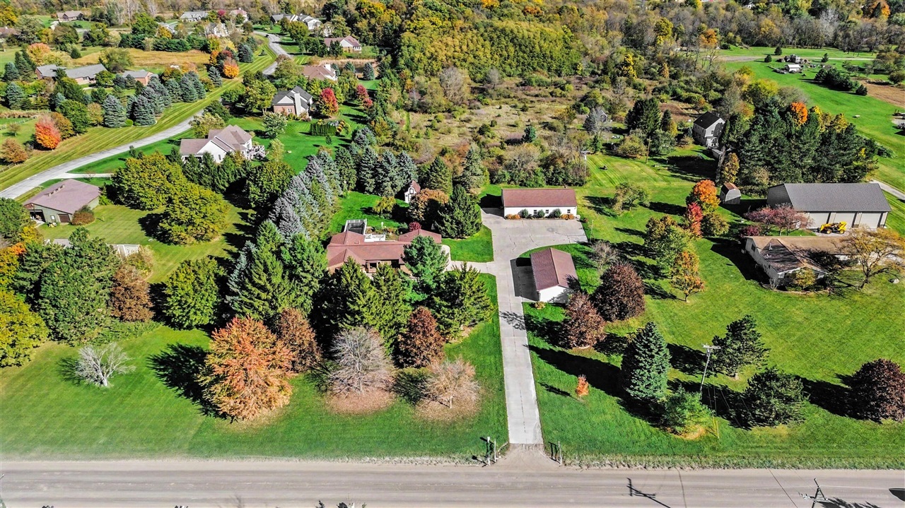 7373 Dell Road — photo