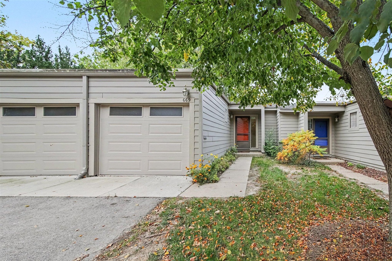 669 Watersedge Drive — photo