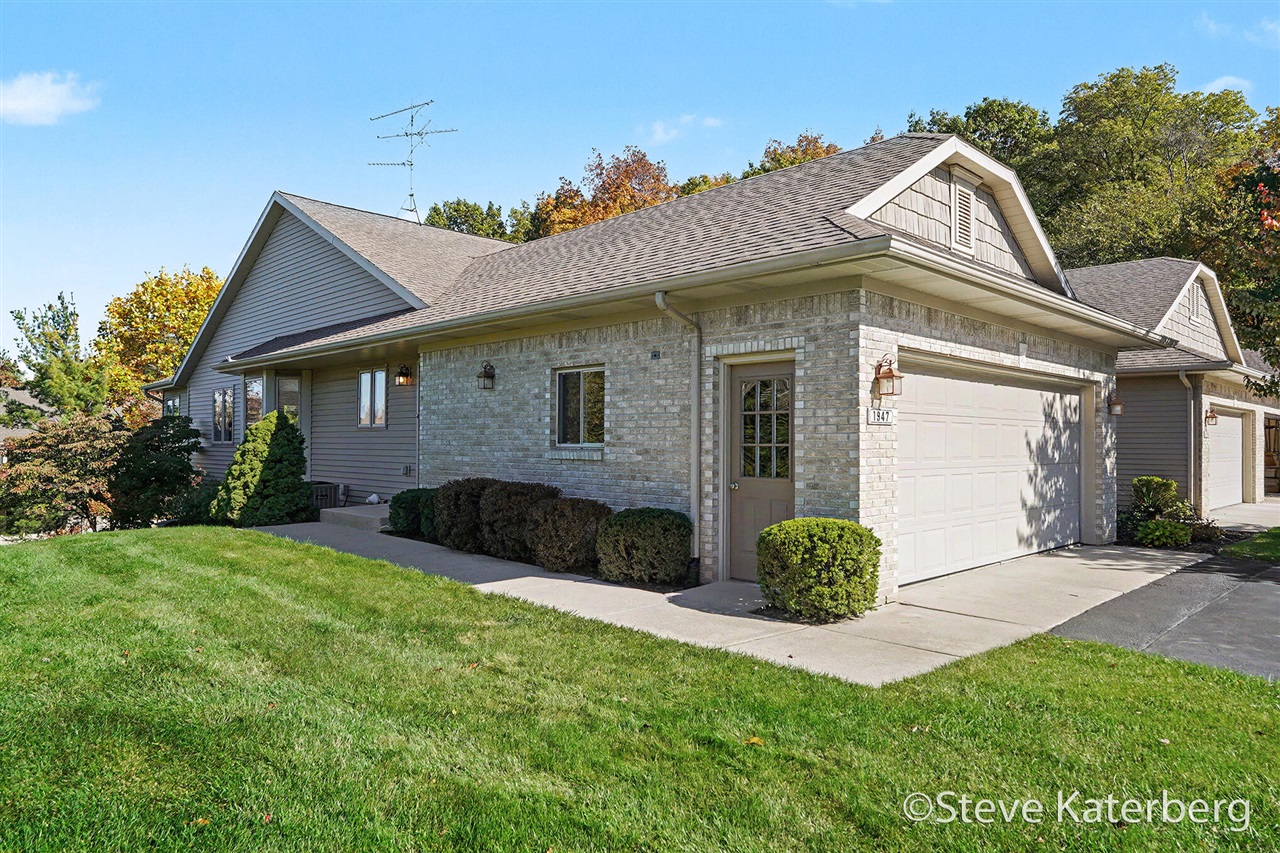 1947 Morning Dew Drive — photo