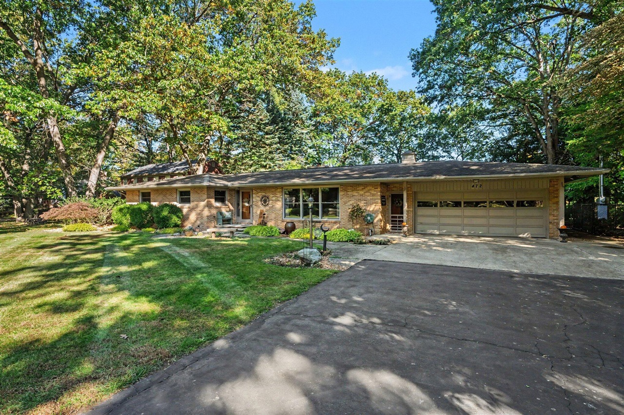 472 Lake Drive — photo