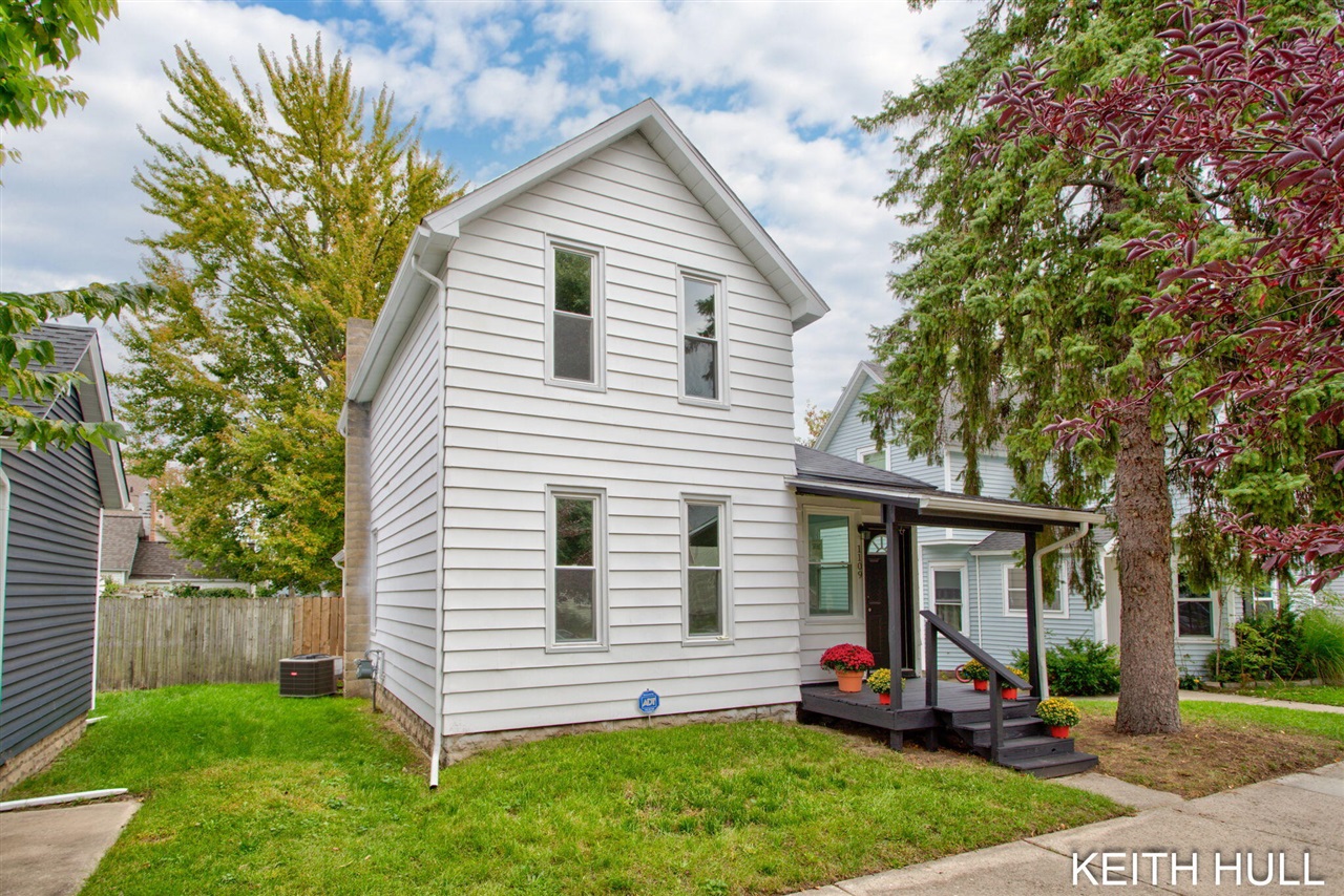 1109 Baldwin Street — photo