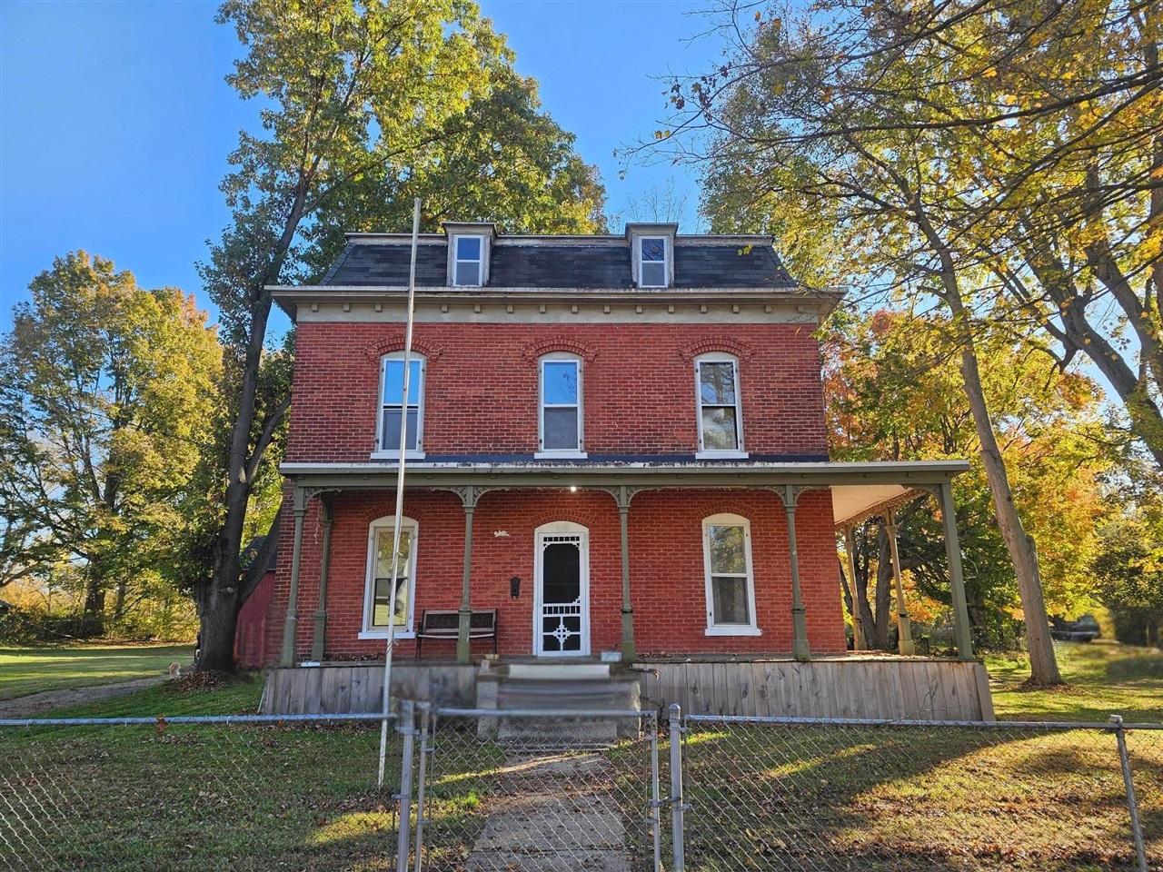 140 E Division Street — photo