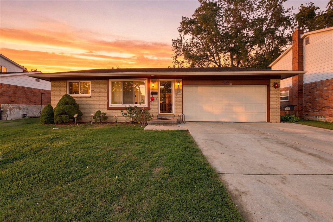 15377 Vivian Street — photo