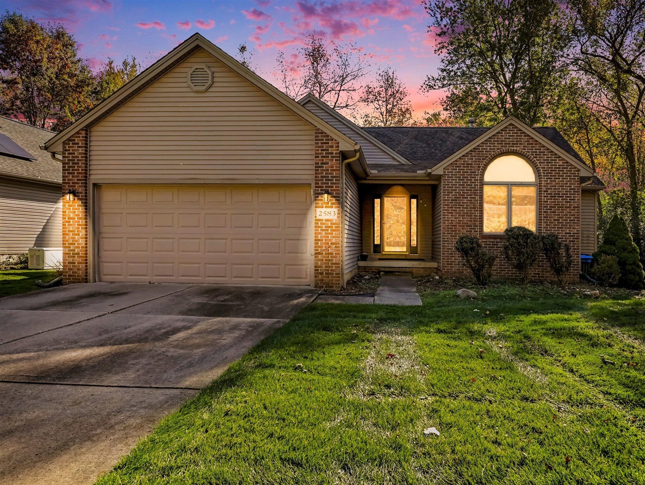 2583 Hawthorne Way — photo