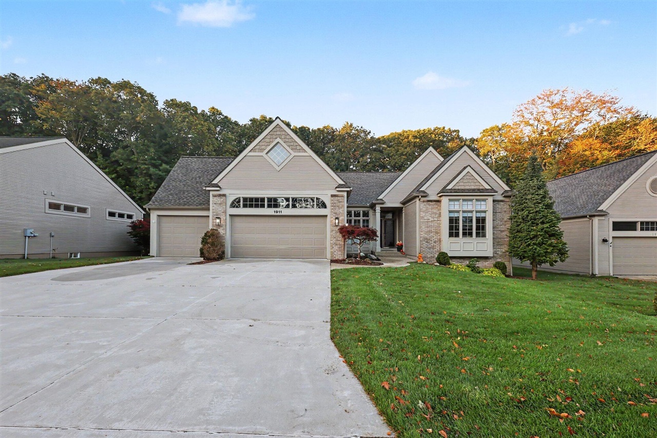1911 Forest Glen Drive — photo