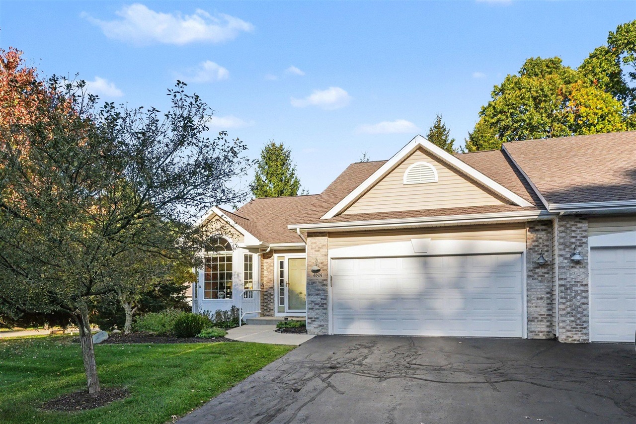 488 Potters Drive — photo