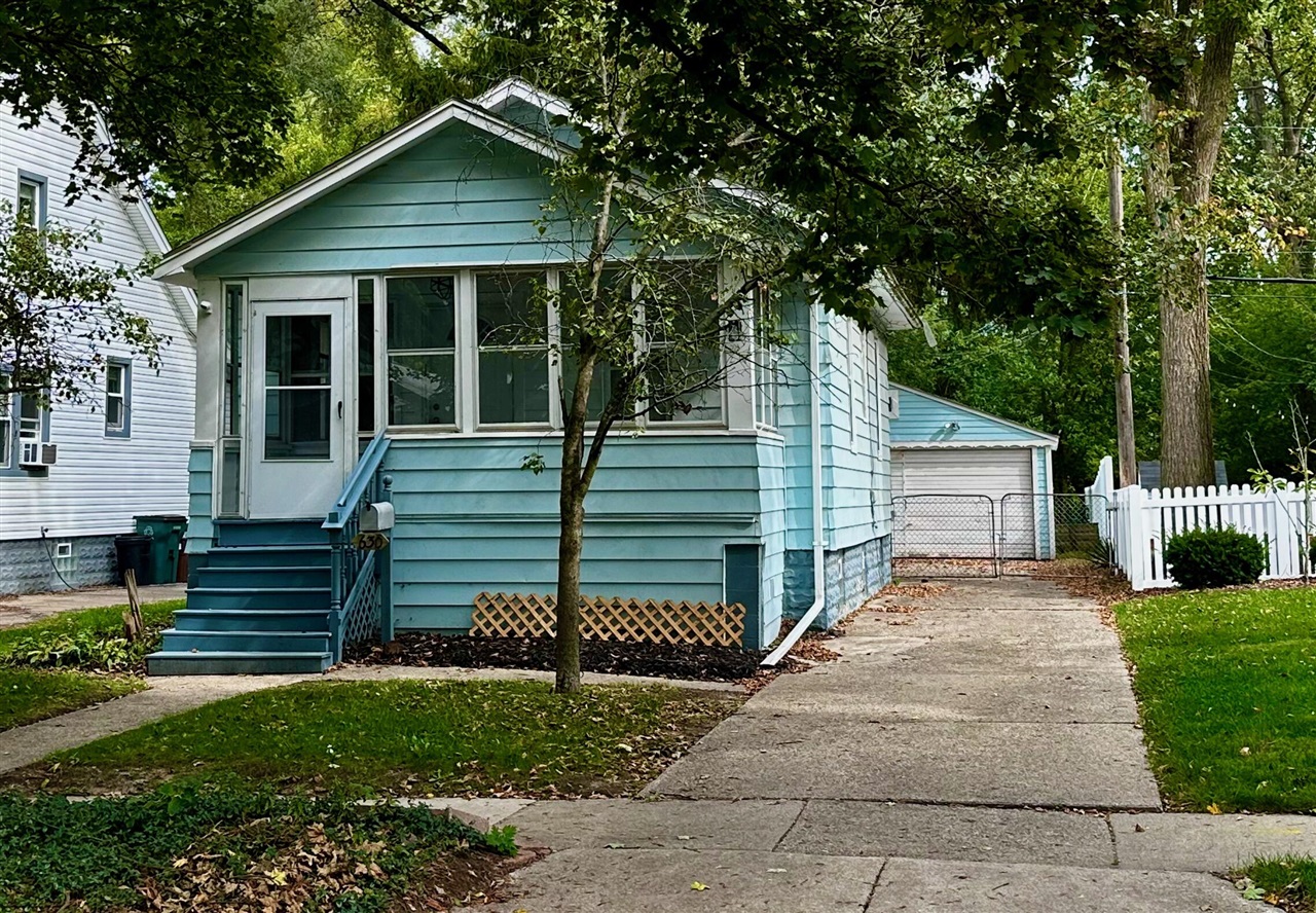630 Laprairie Street — photo