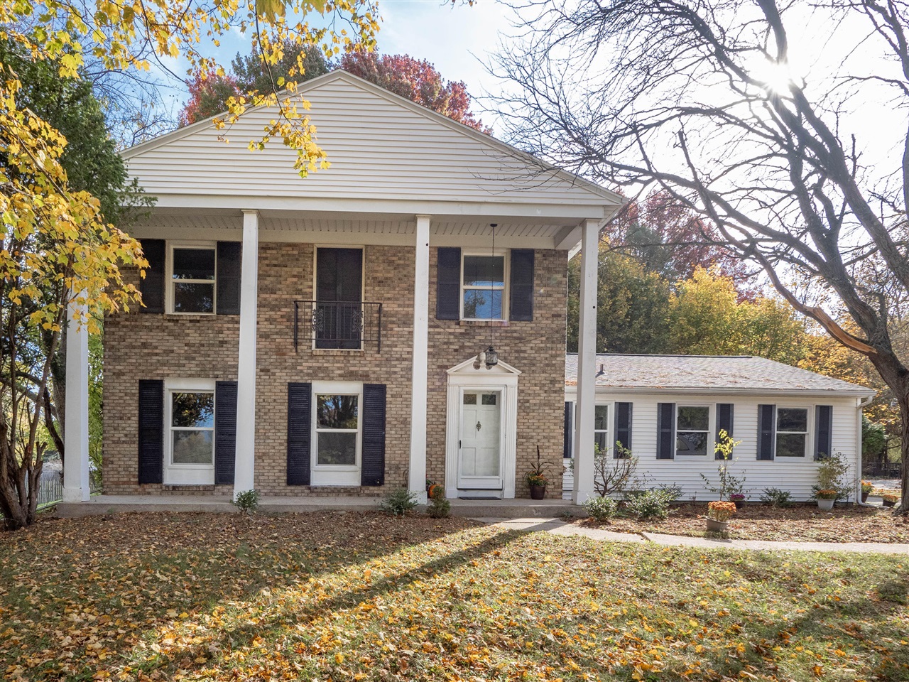 5323 Lynnhill Street — photo