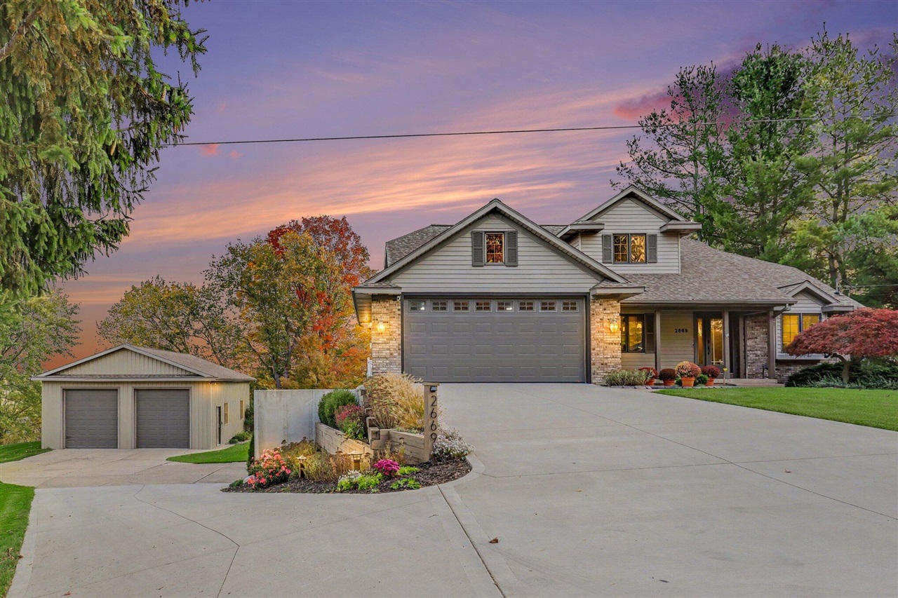 2669 Barry Street — photo