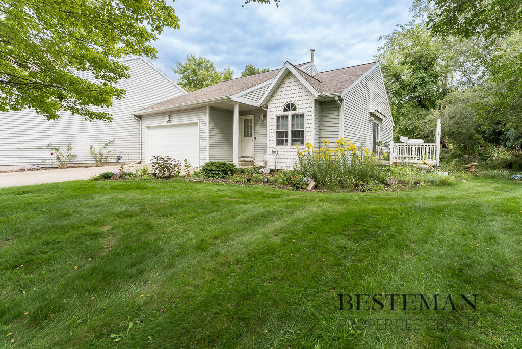 1537 Beechwood Court — photo