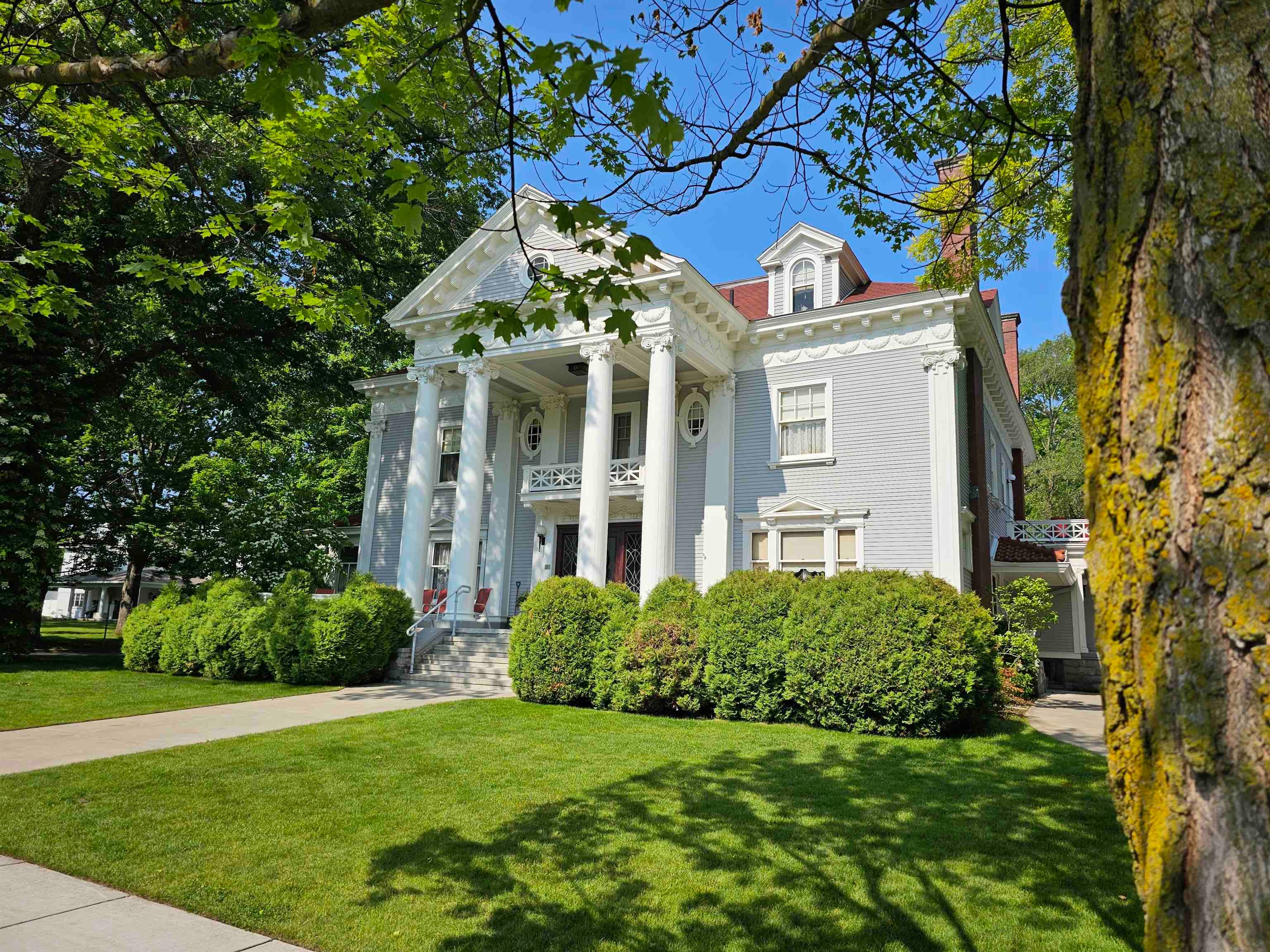 230 Wellington Lot: 9 & 10 — photo