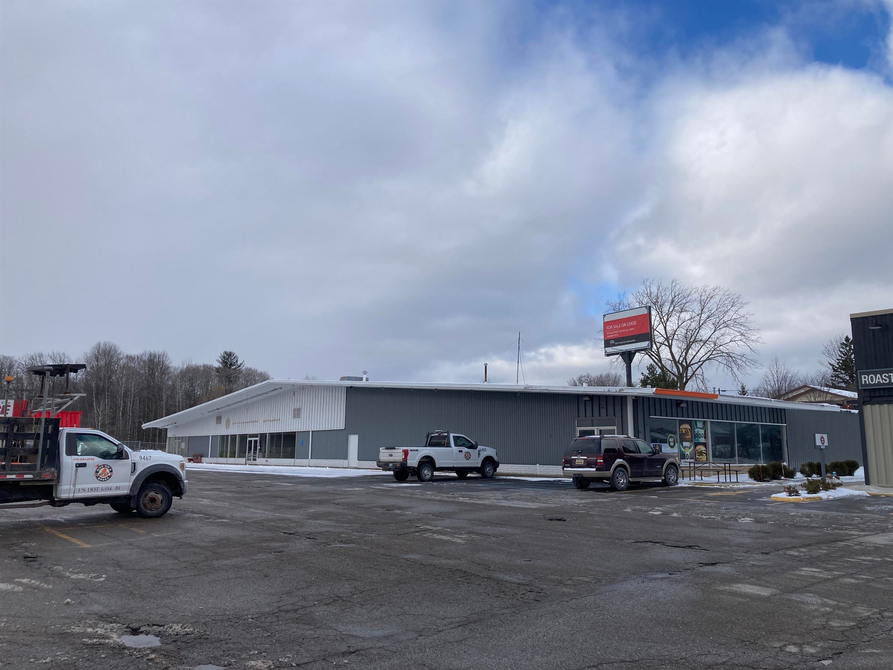2761 N M-33 — photo
