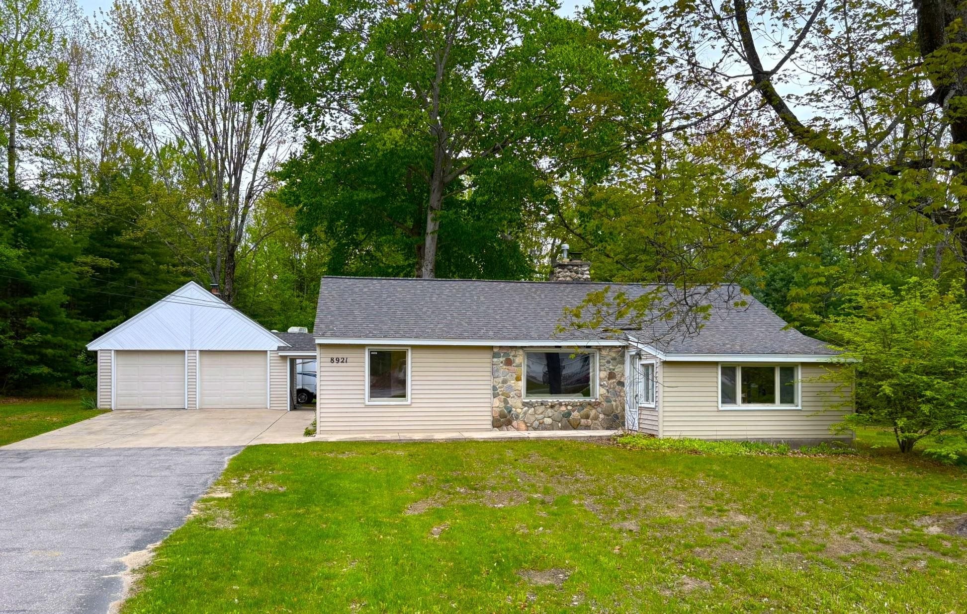 8921 US-31 — photo