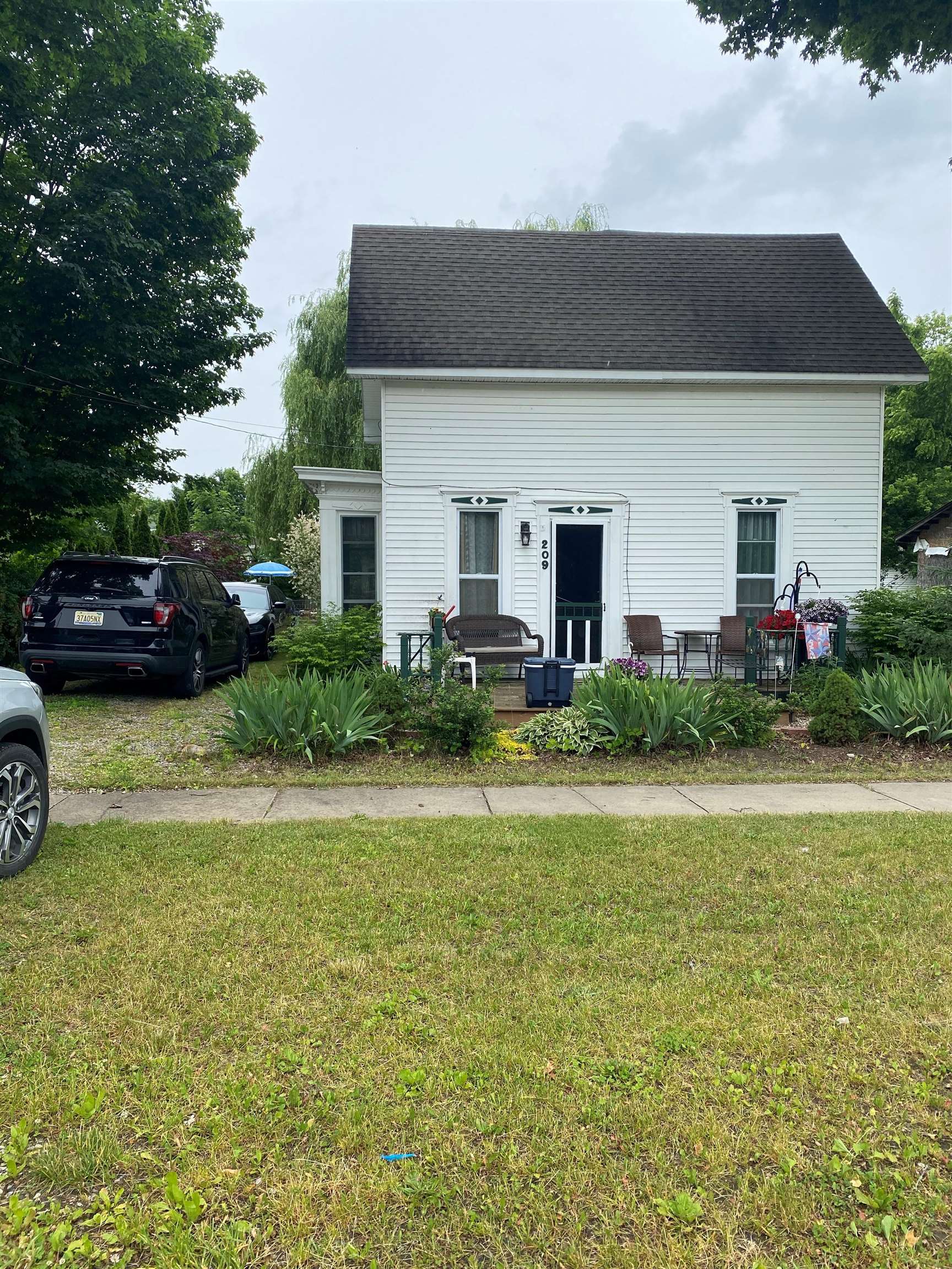209 N Pine Street — photo