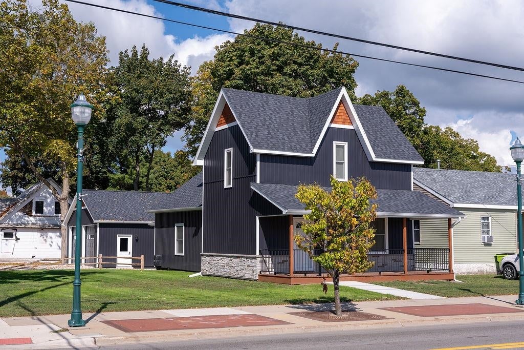 216 W Fifth Street — photo