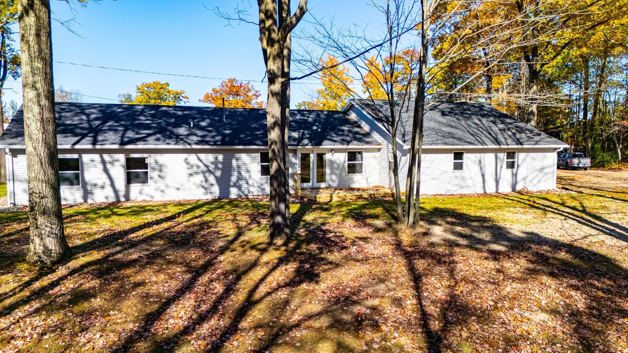 2385 W Houghton Lake Drive — photo