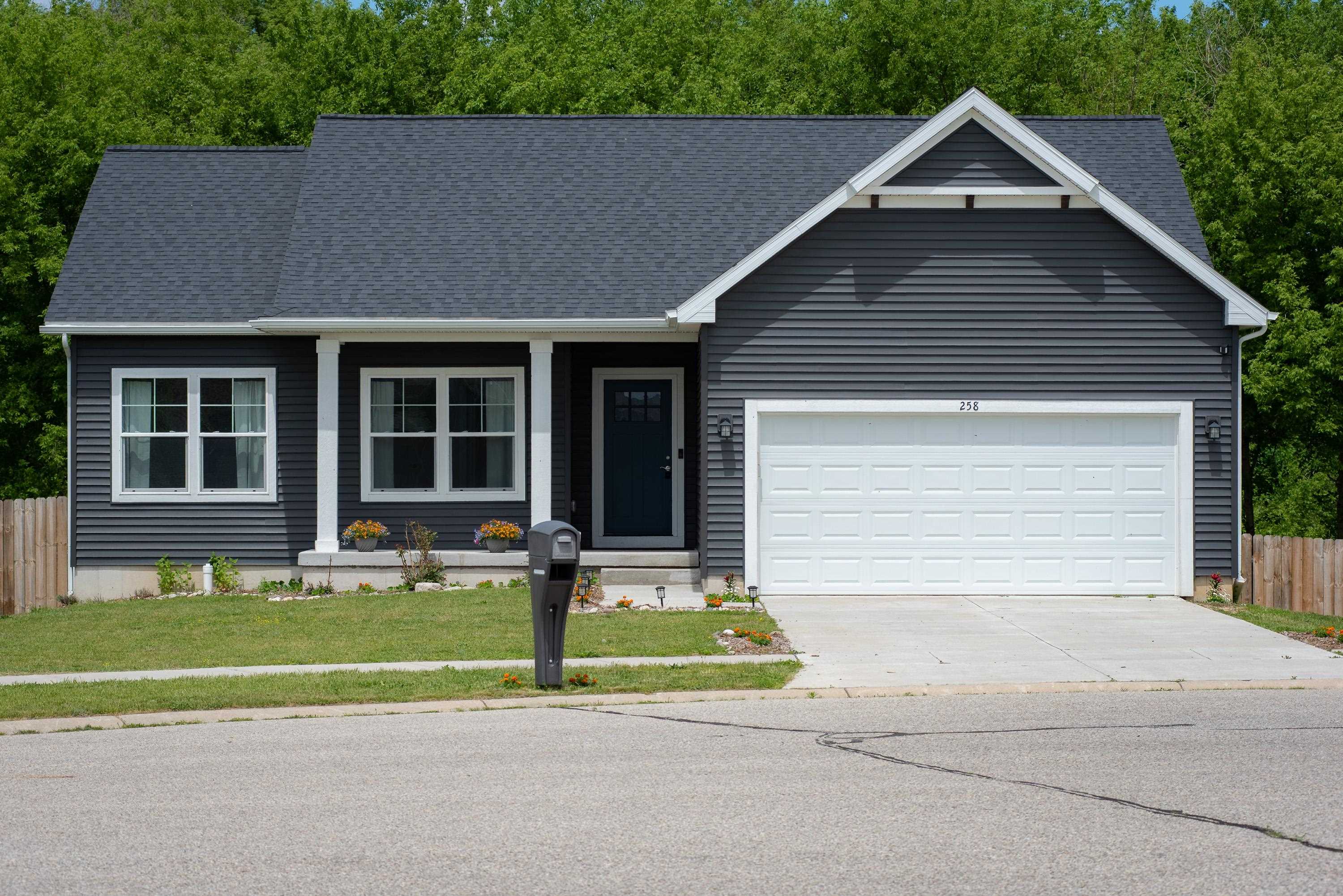 258 Ruby Court — photo