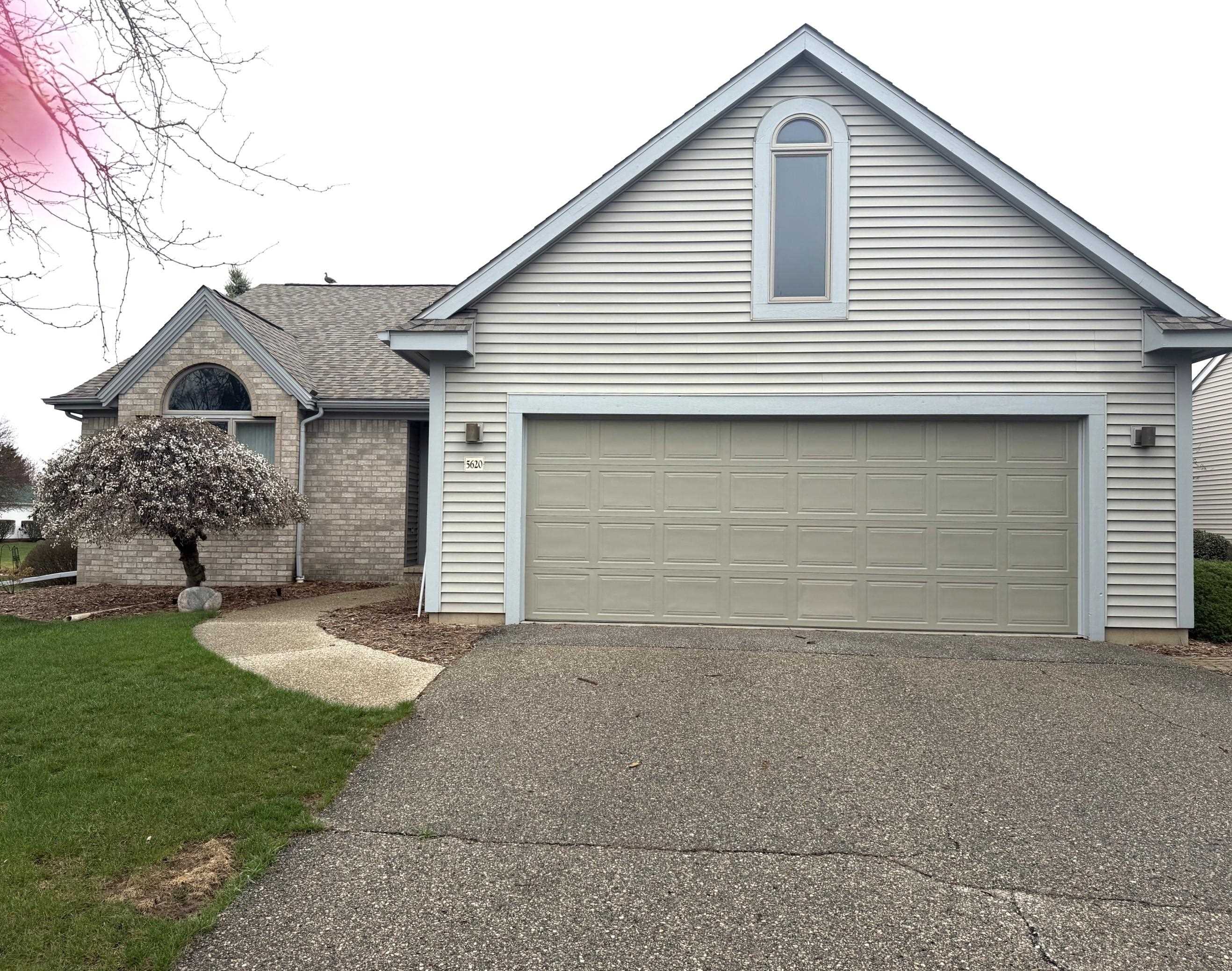 5620 W Spring Knoll Drive — photo