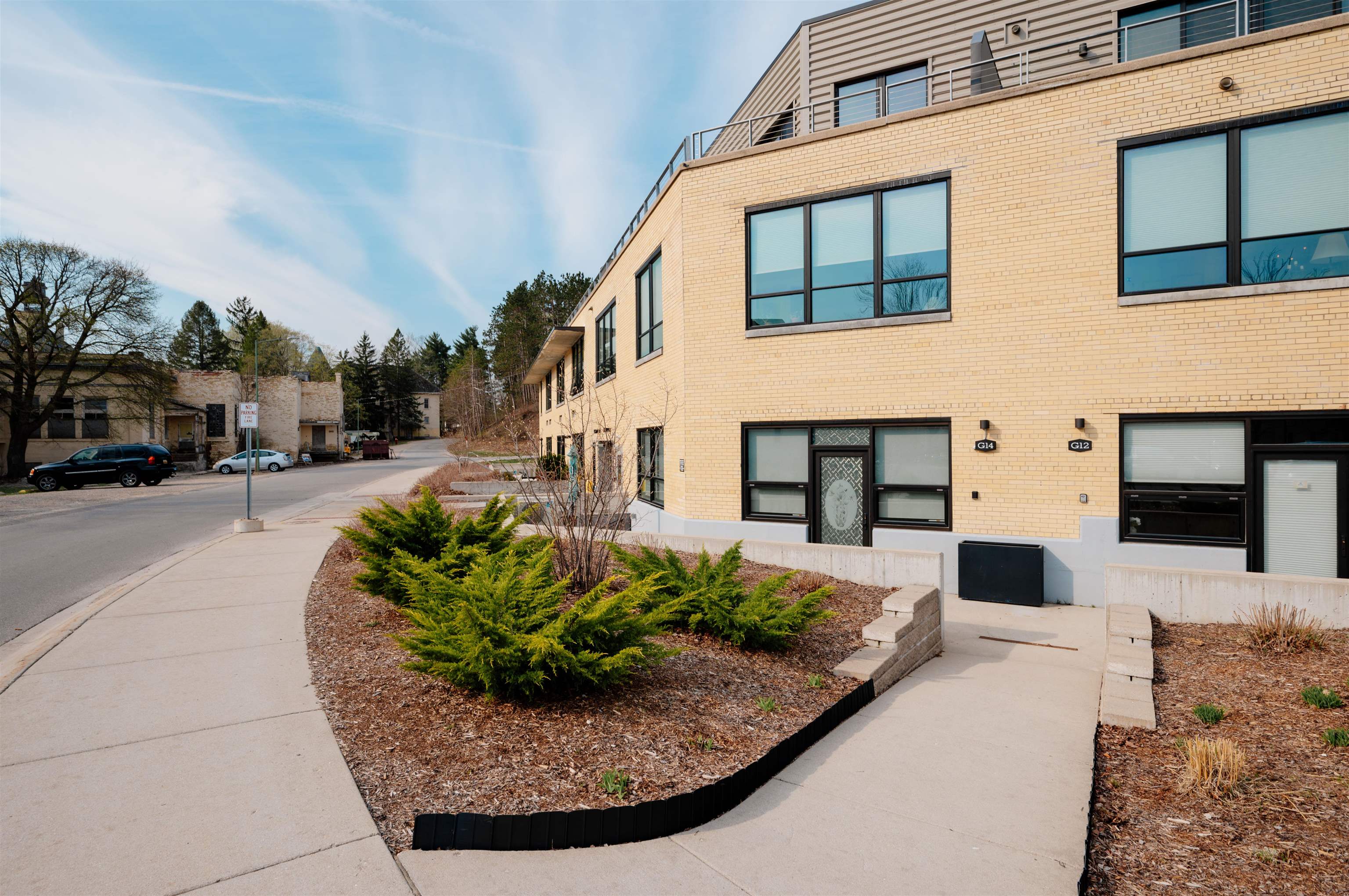 820-14 Red Drive 14 — photo