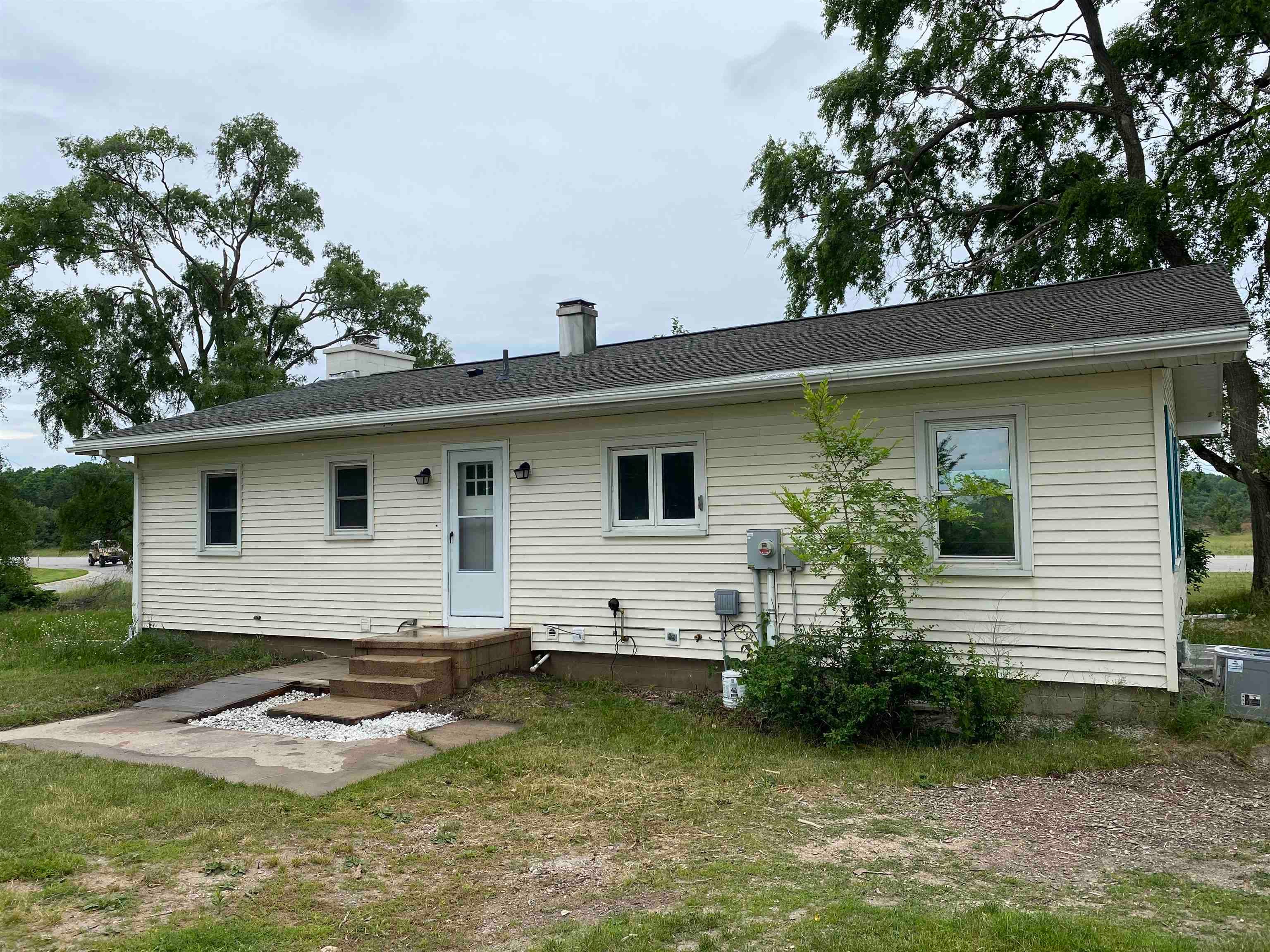 7075 E M 72 — photo