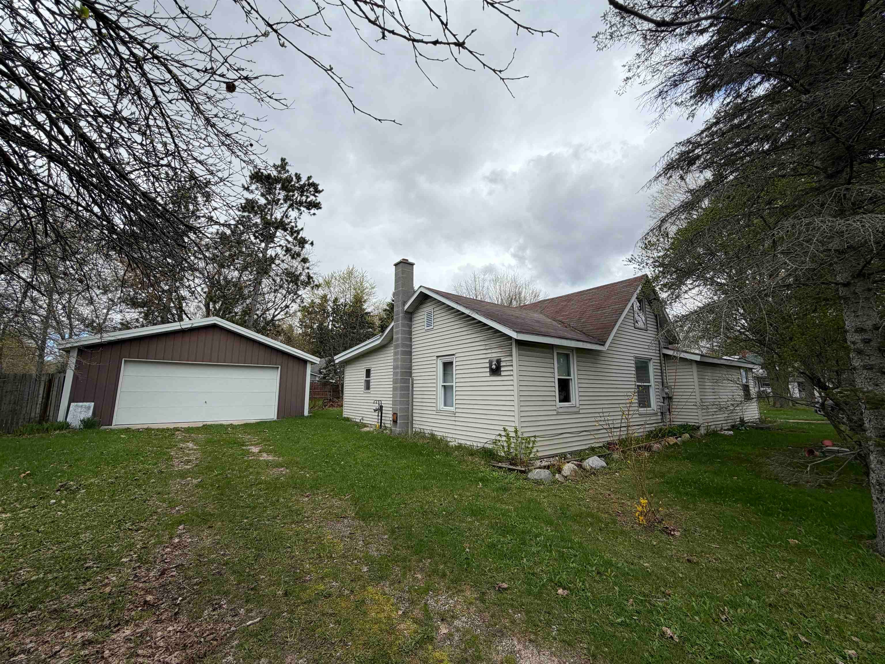110 W Carl Street — photo