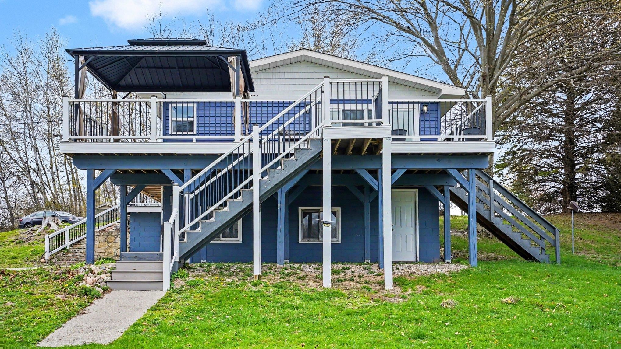 4419 E State Road — photo