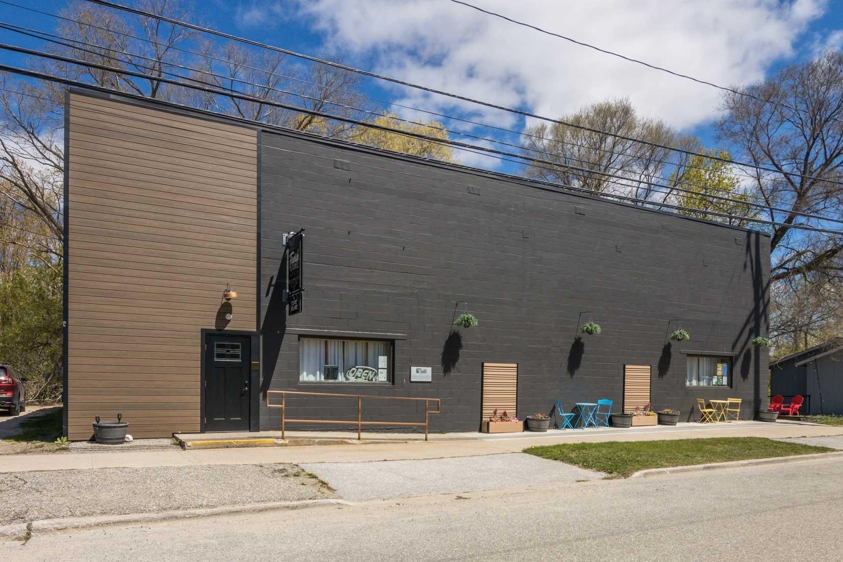 201 E Broad Street — photo