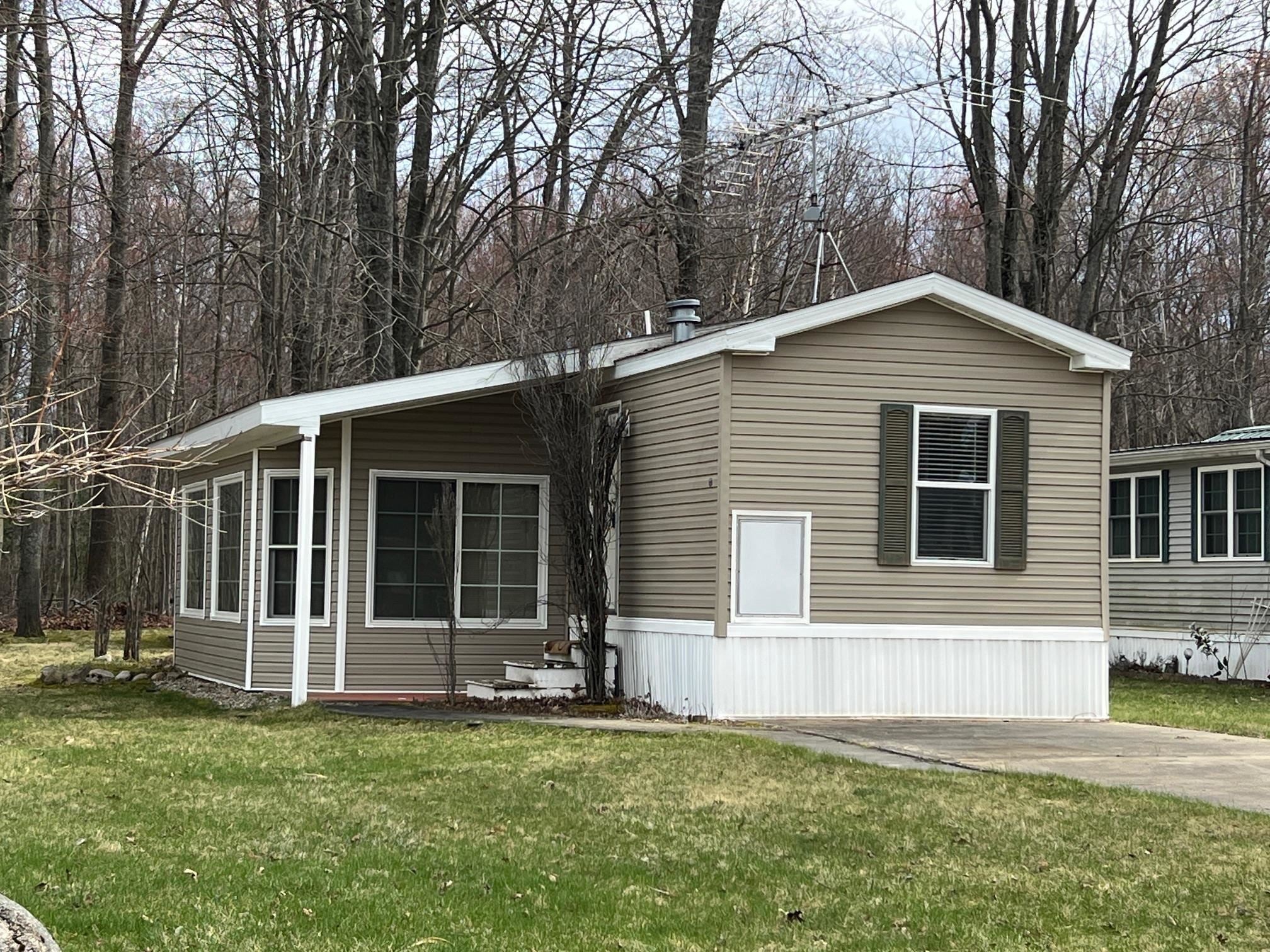 2221 Grass Lake Avenue 285 — photo