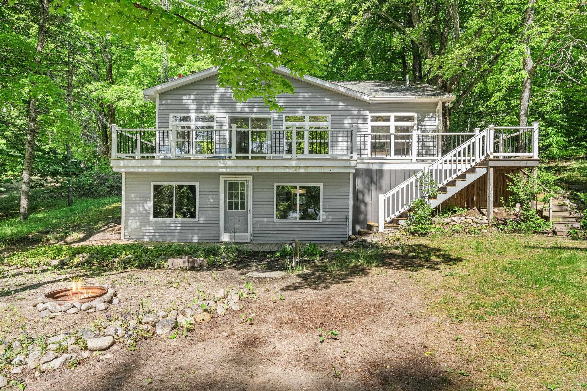 5252 Six Mile Lake Road — photo