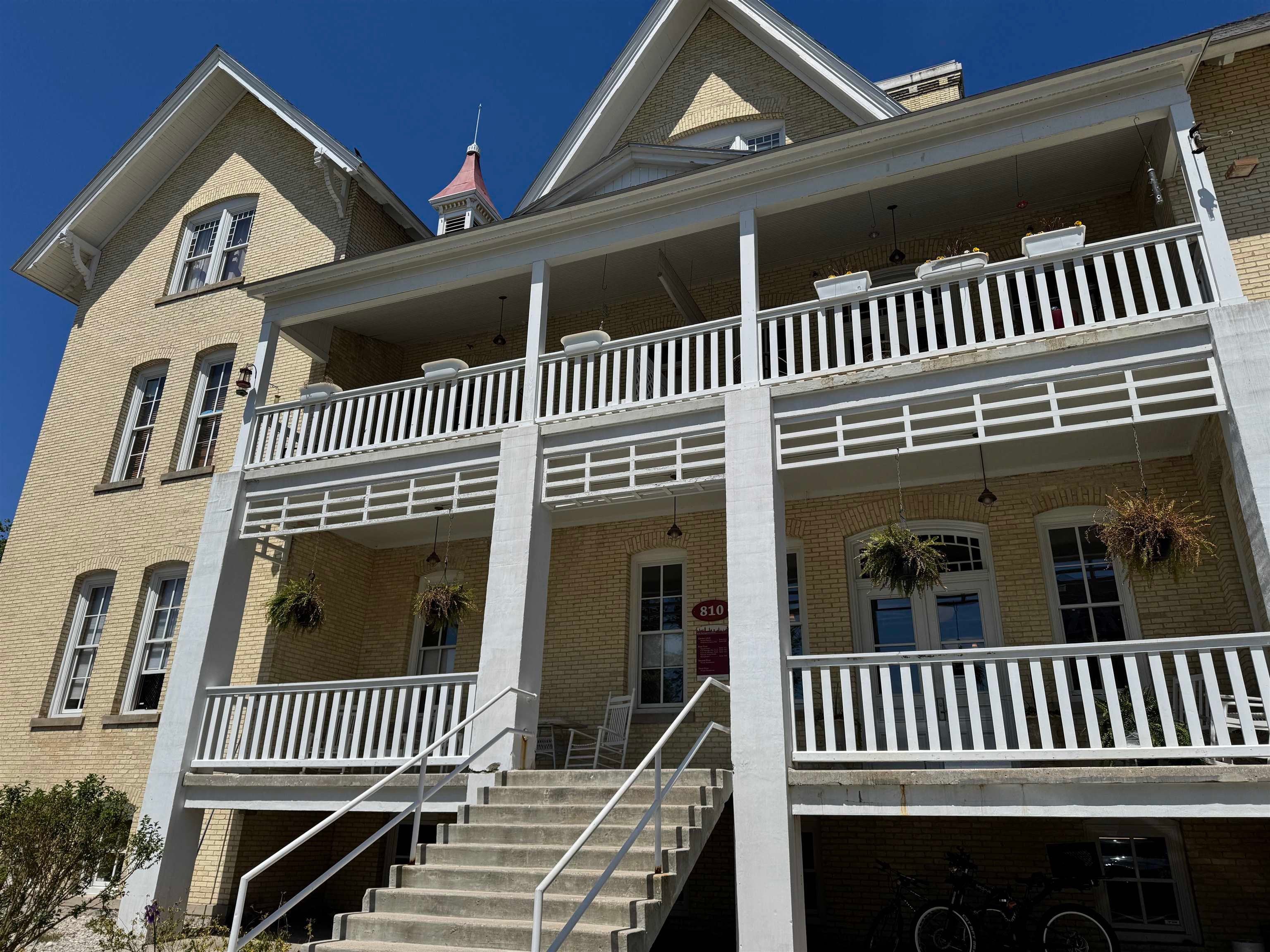 810-201 Cottageview Drive 201 — photo