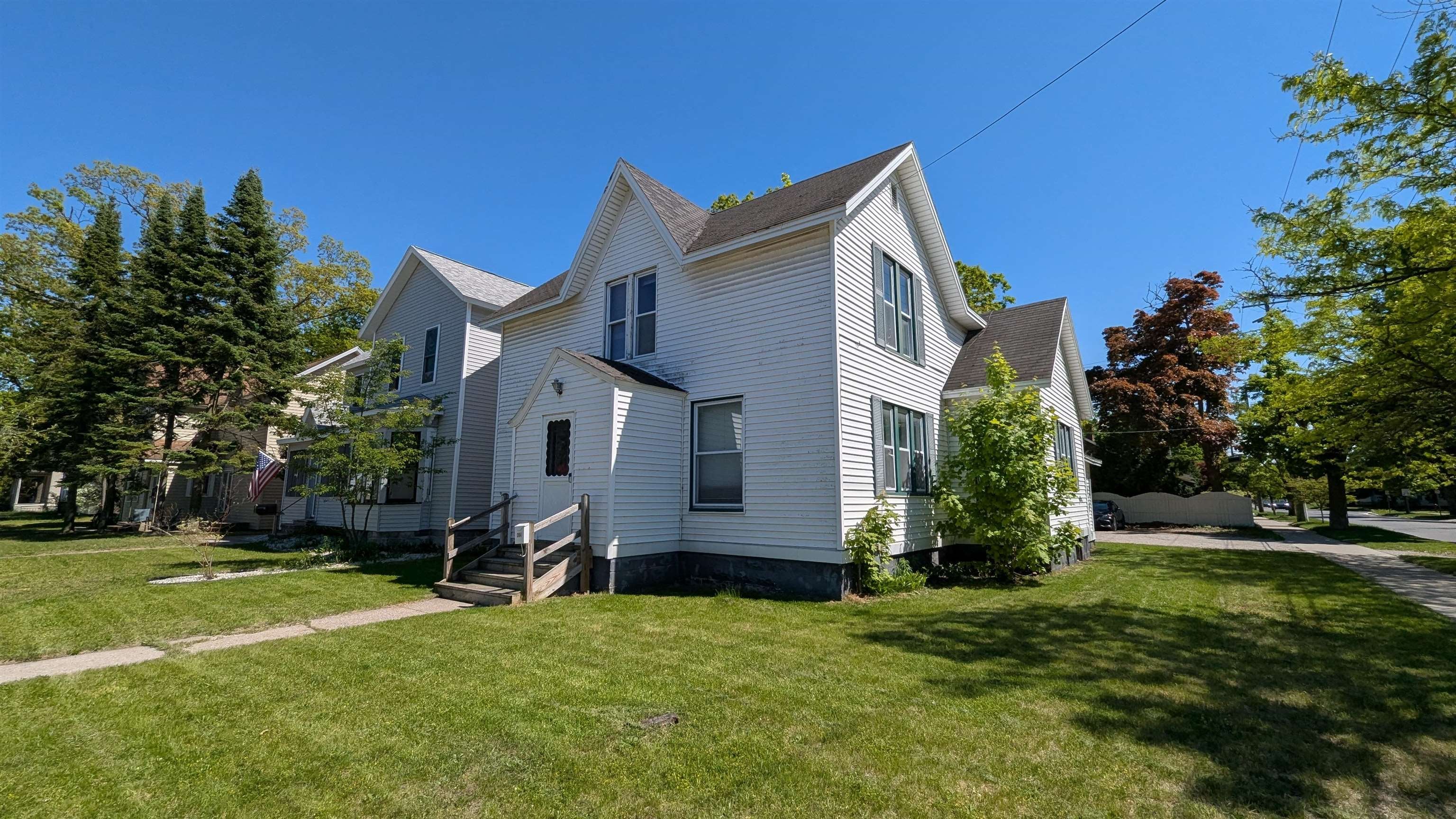 204 E Eighth Street — photo
