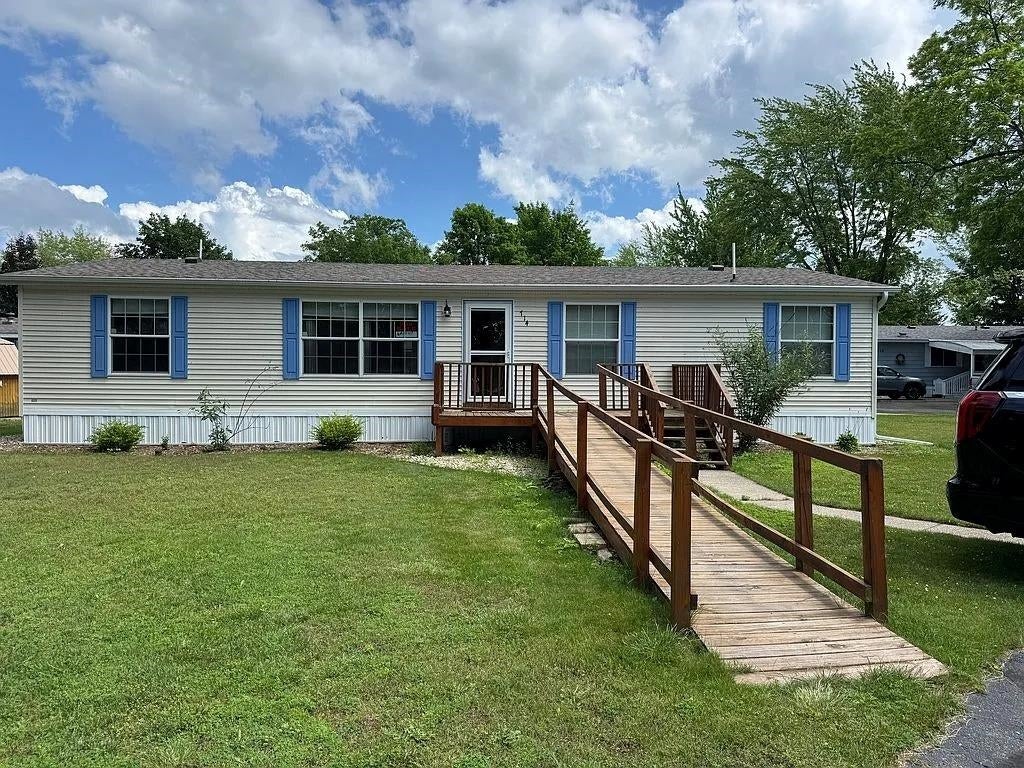 714 Golfview Circle — photo