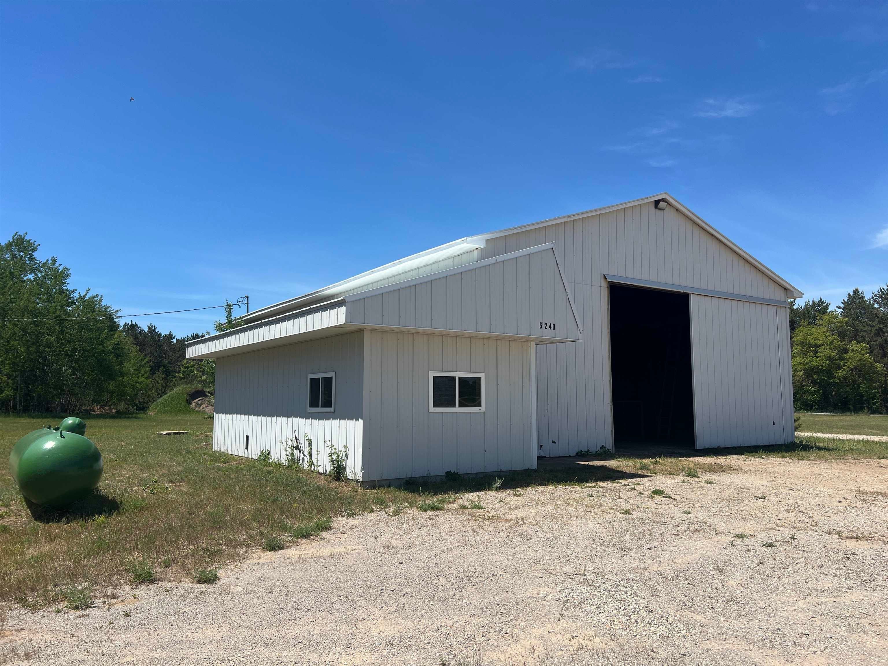 5240 S US-131 — photo