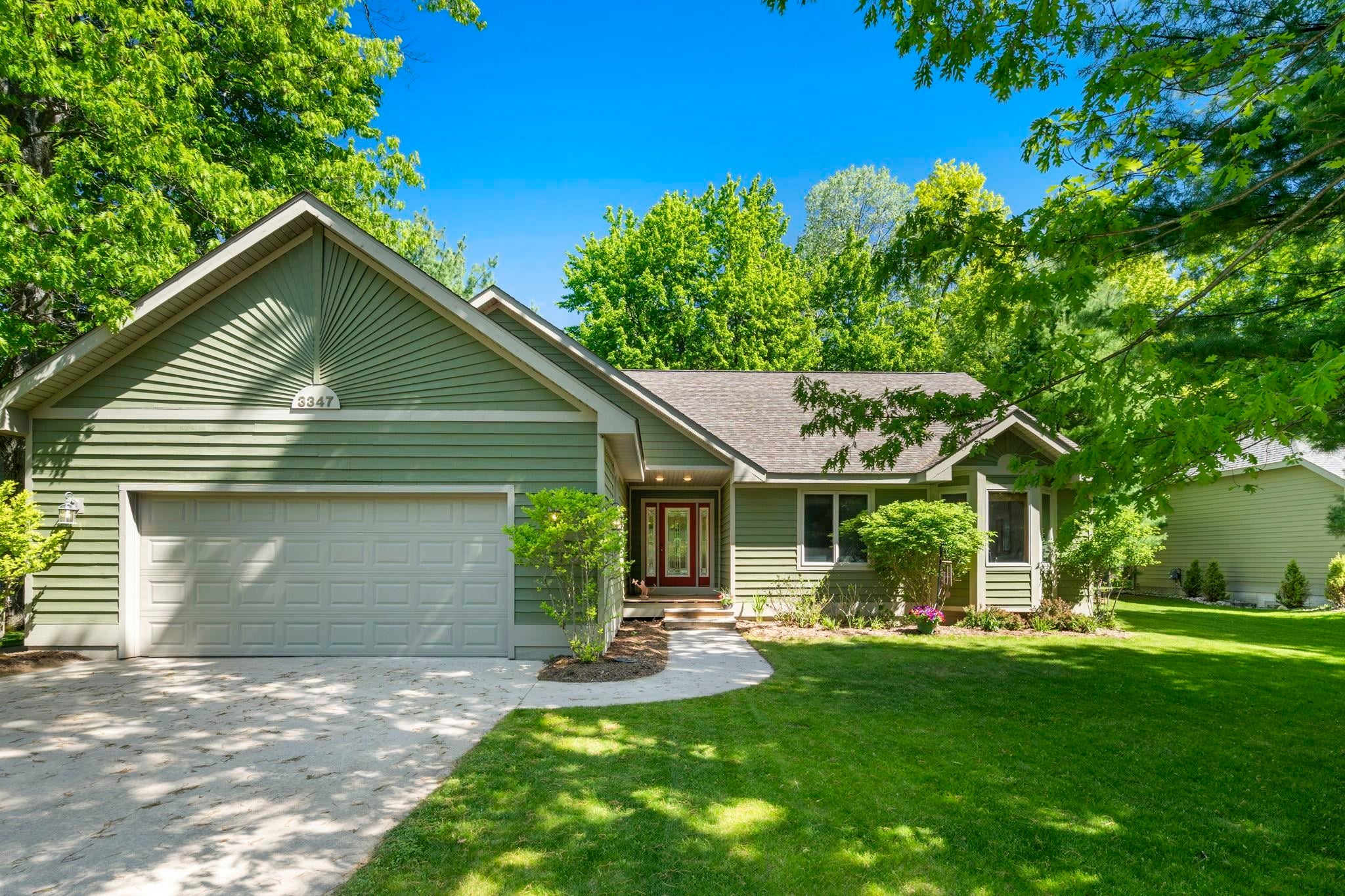 3347 Village Circle Drive — photo