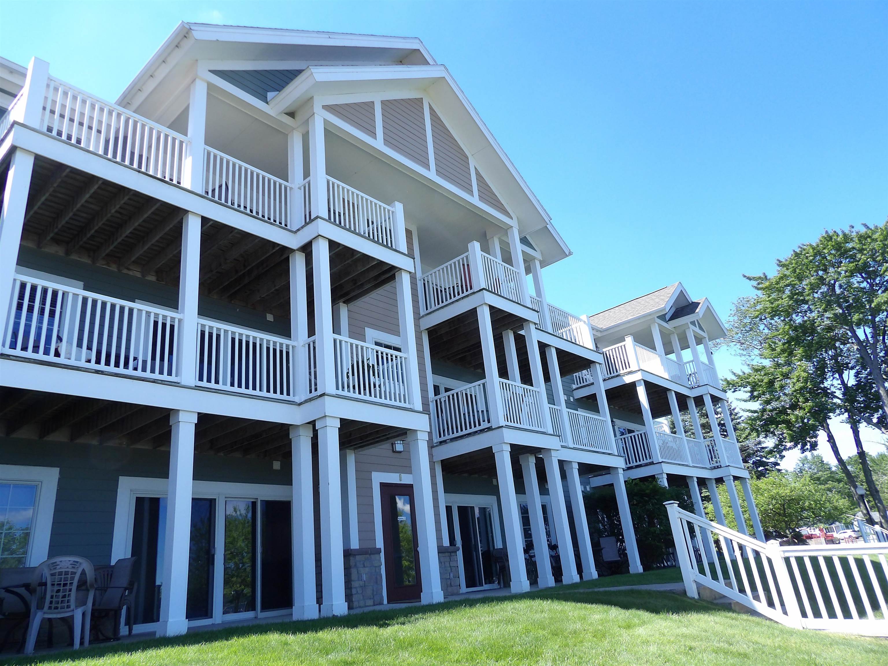1246 Sunnyside Drive 205 — photo