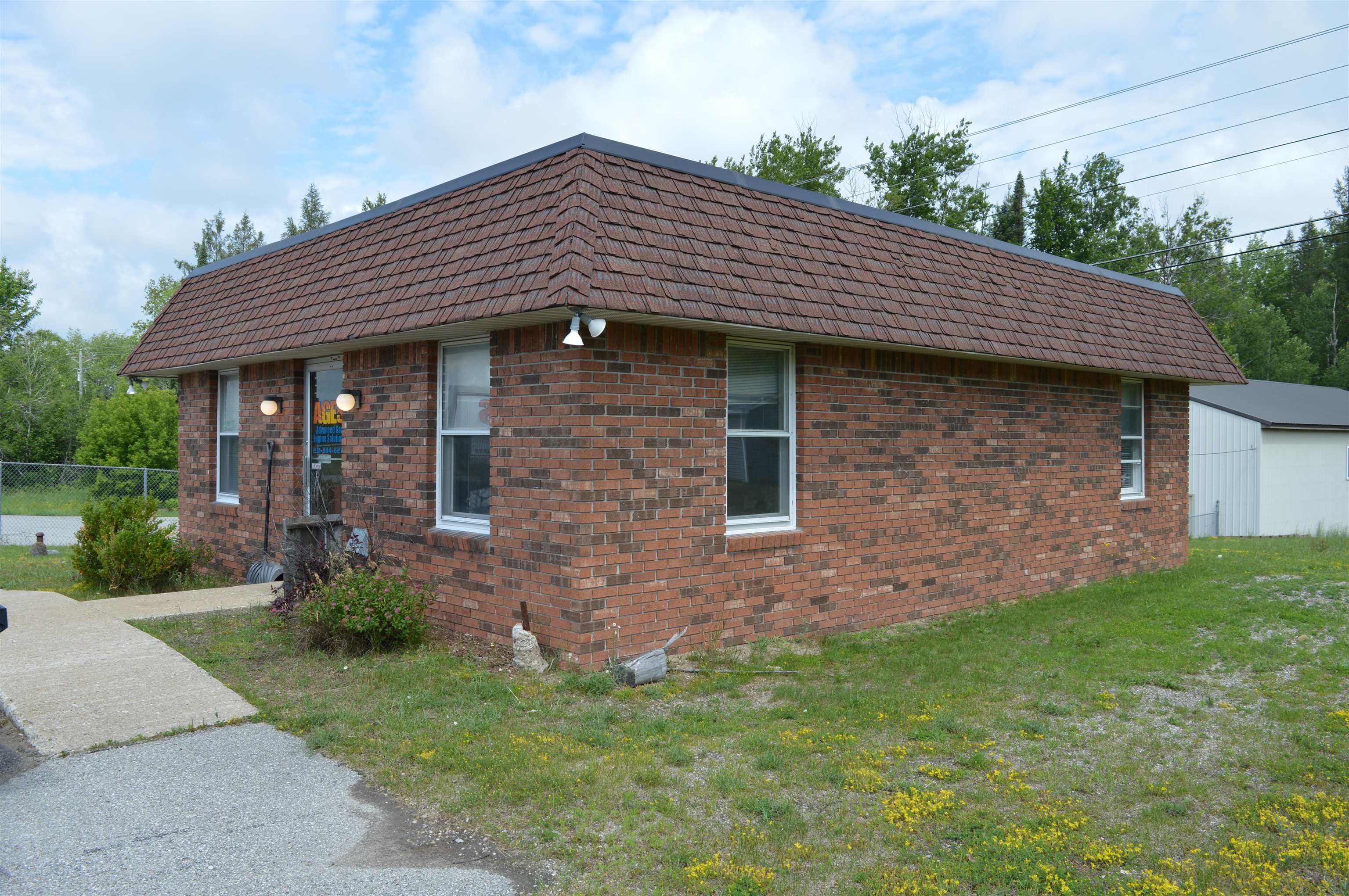 185 E M-72 Lot: a — photo