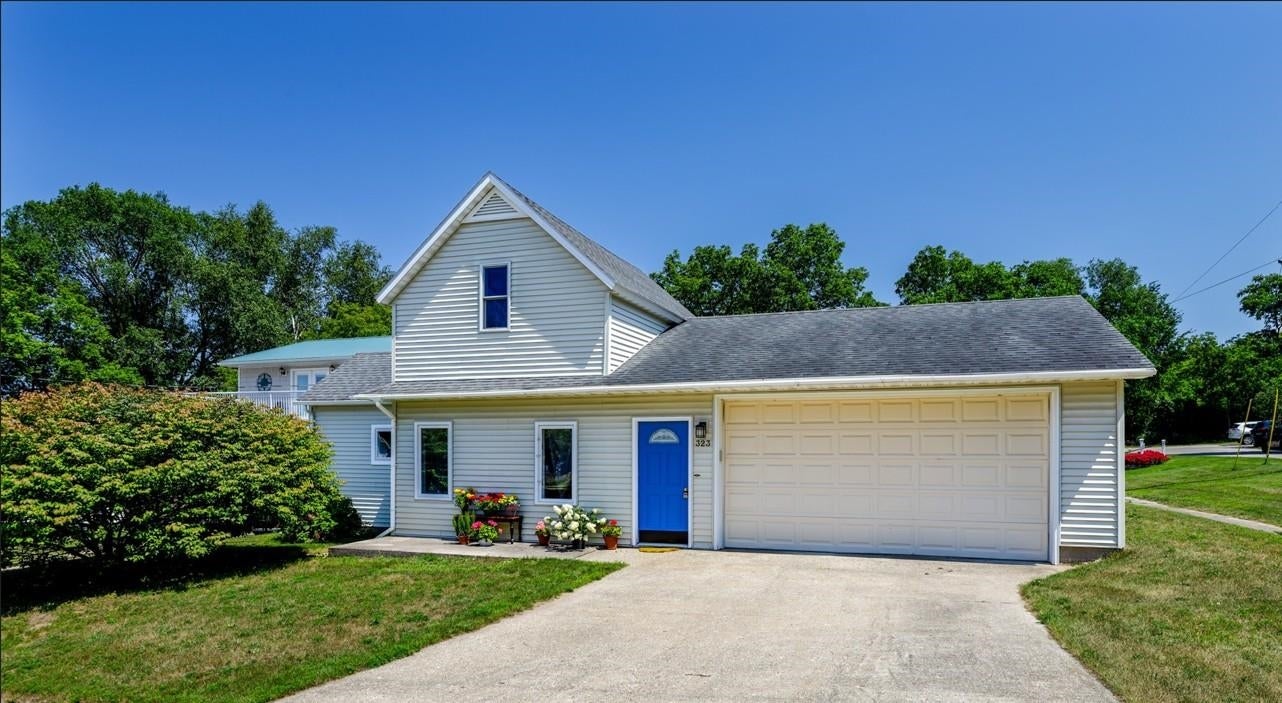 323 Benzie Court — photo