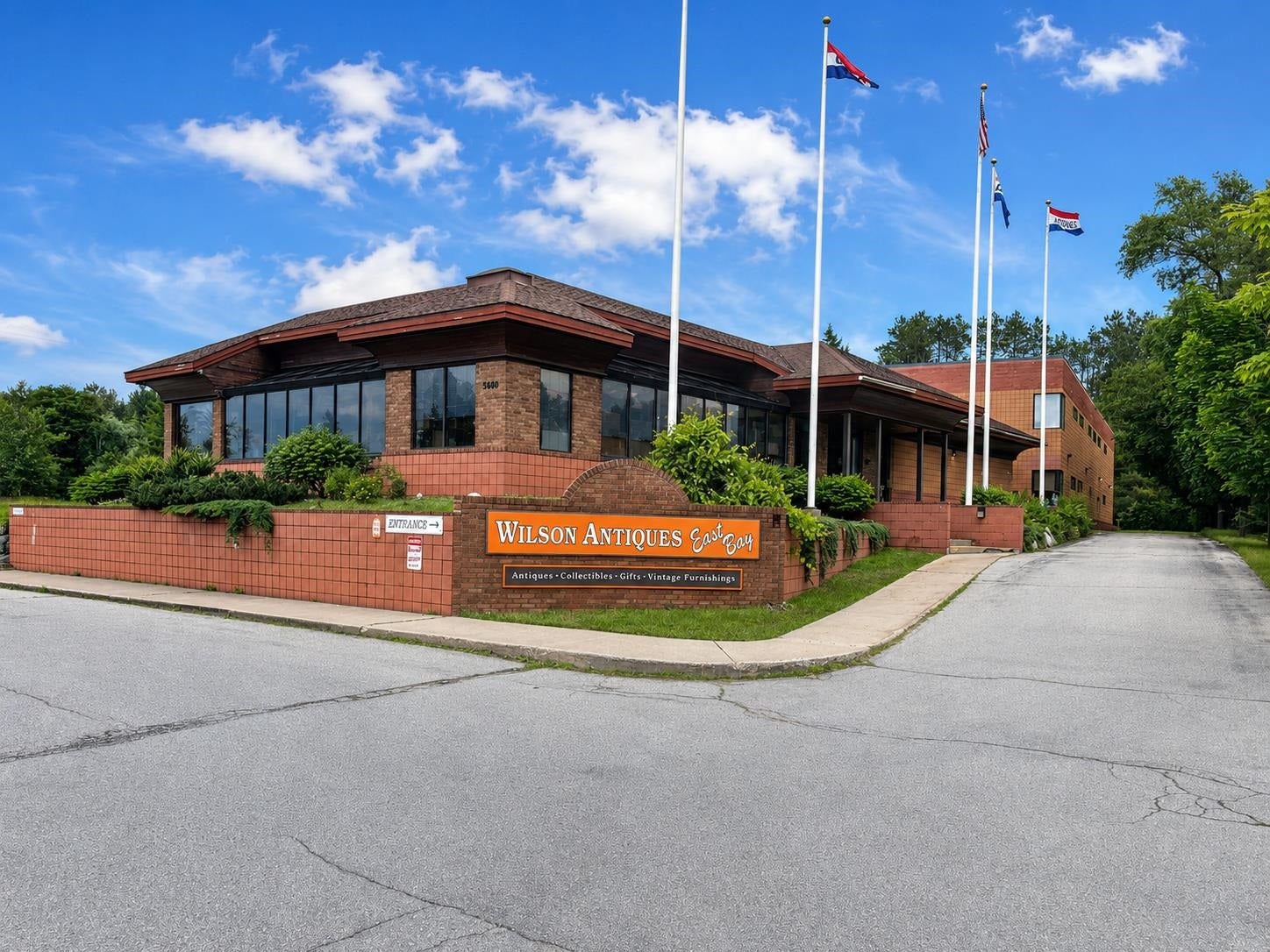 5600 US-31 N — photo
