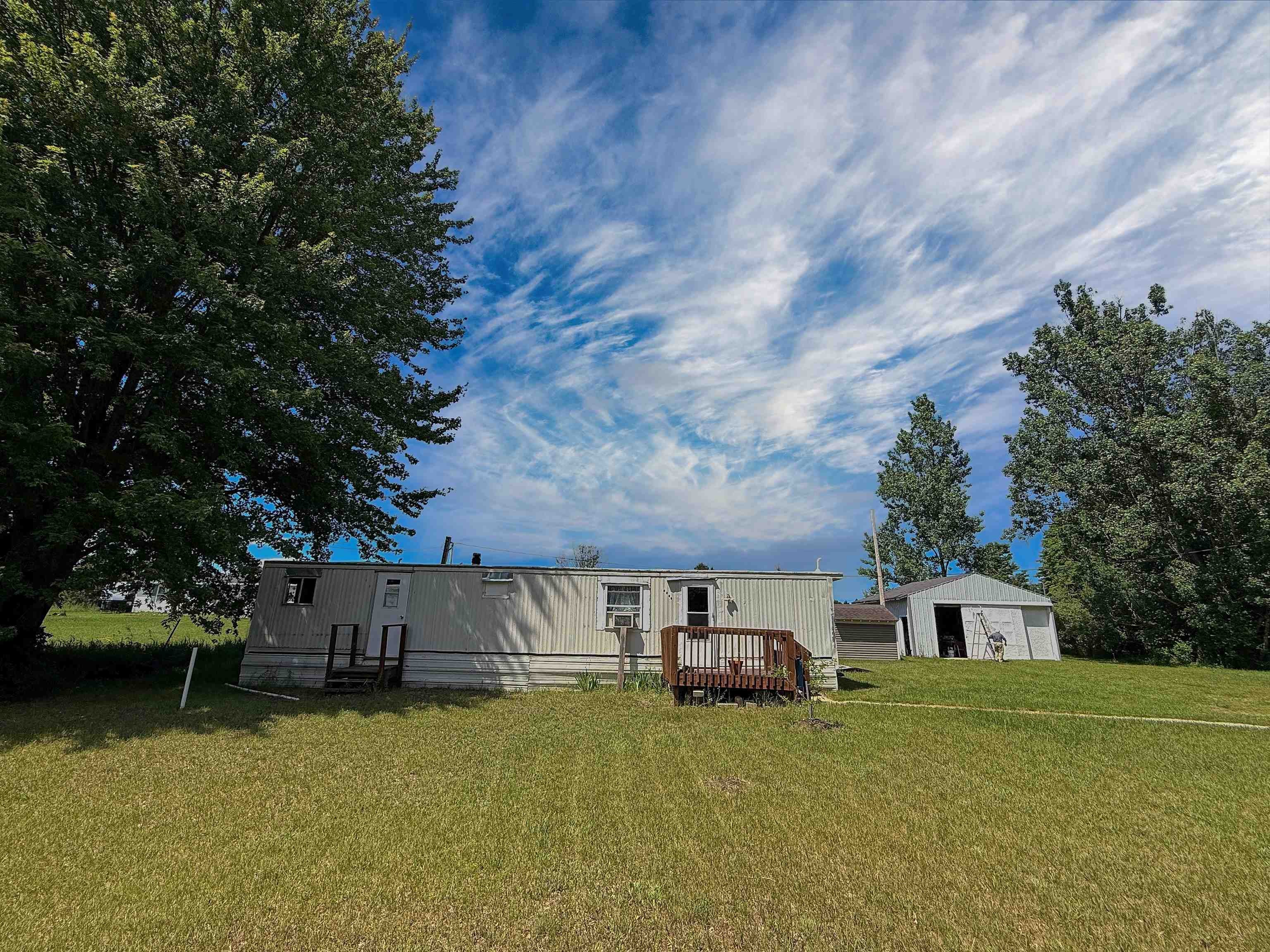 1395 E Duck Lake Road — photo