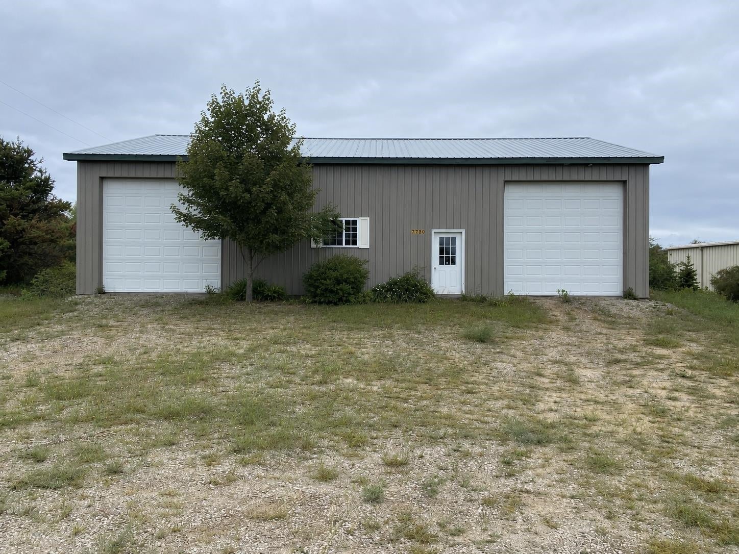 7736 E M 72 — photo