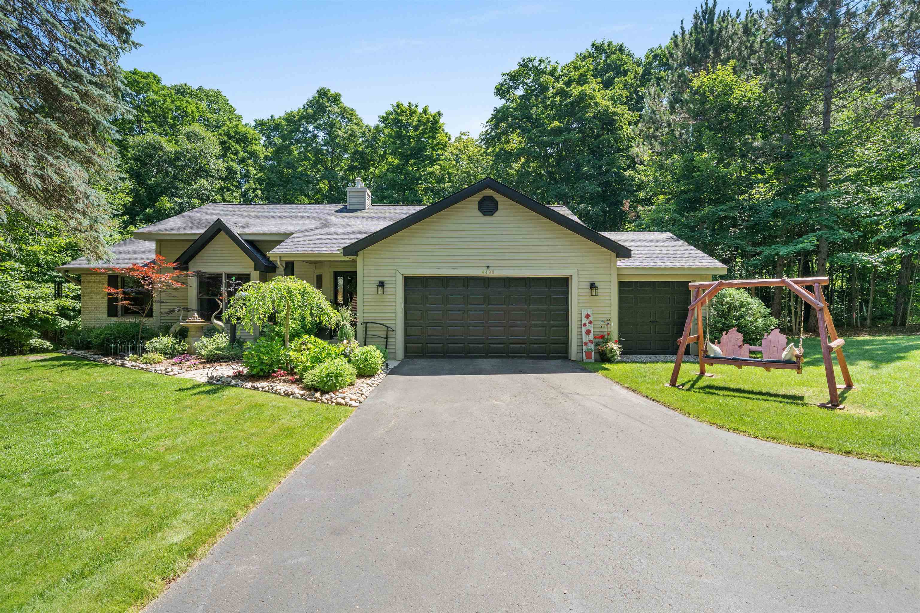 4490 Marykris Lane — photo