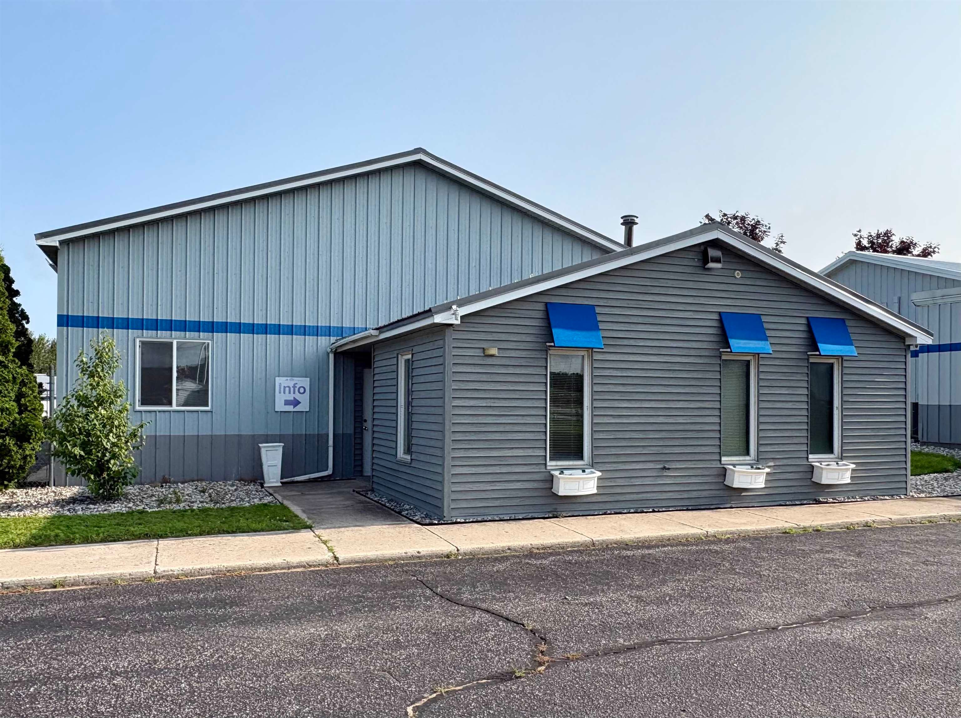 6631 E M-72 — photo