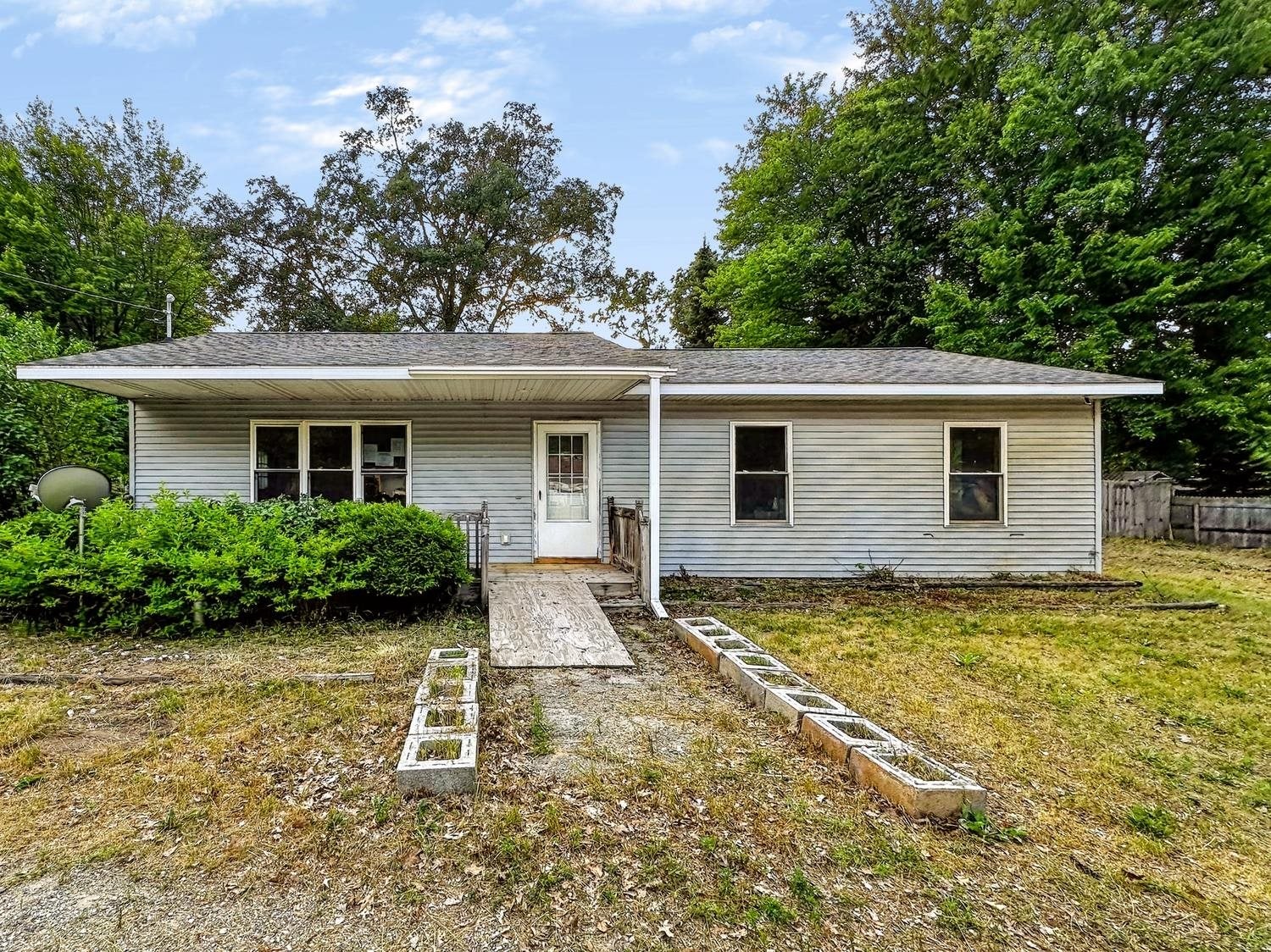405 Maple Lot: 15,16 — photo