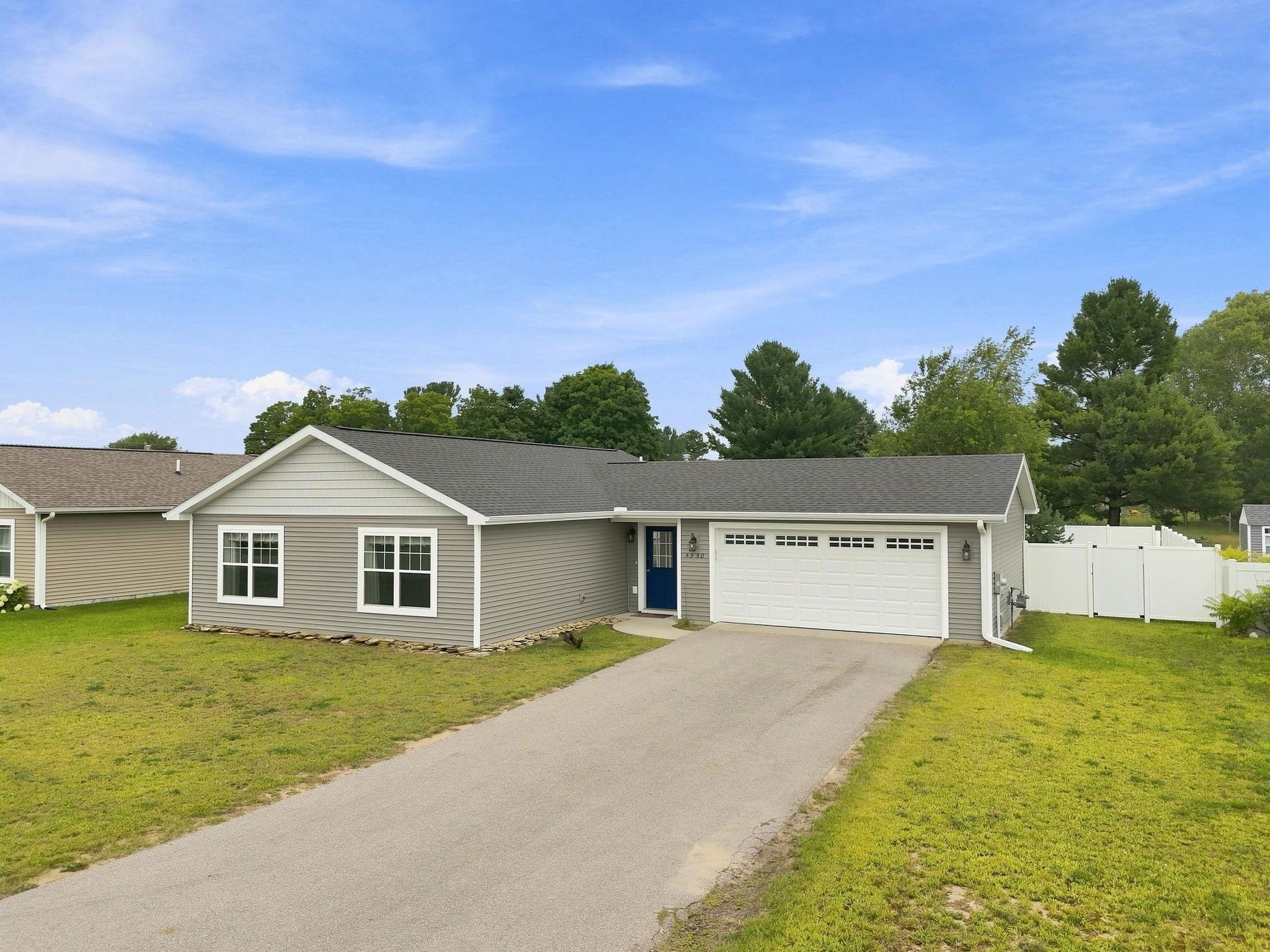 4950 Meadowlark Lane — photo
